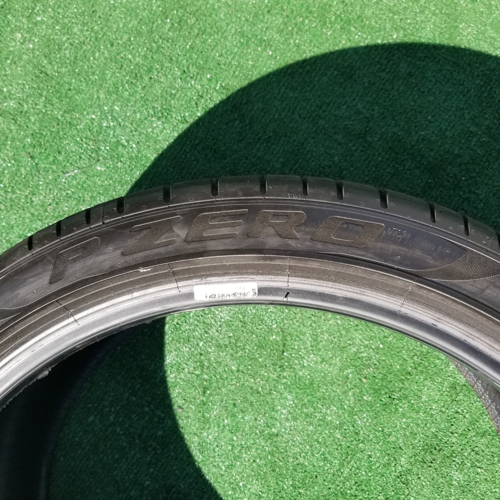 265/35R20 Pirelli P Zero PZ4 Tire 265/35ZR-20 265/35ZR20 MO1 Mercedes Benz 90%