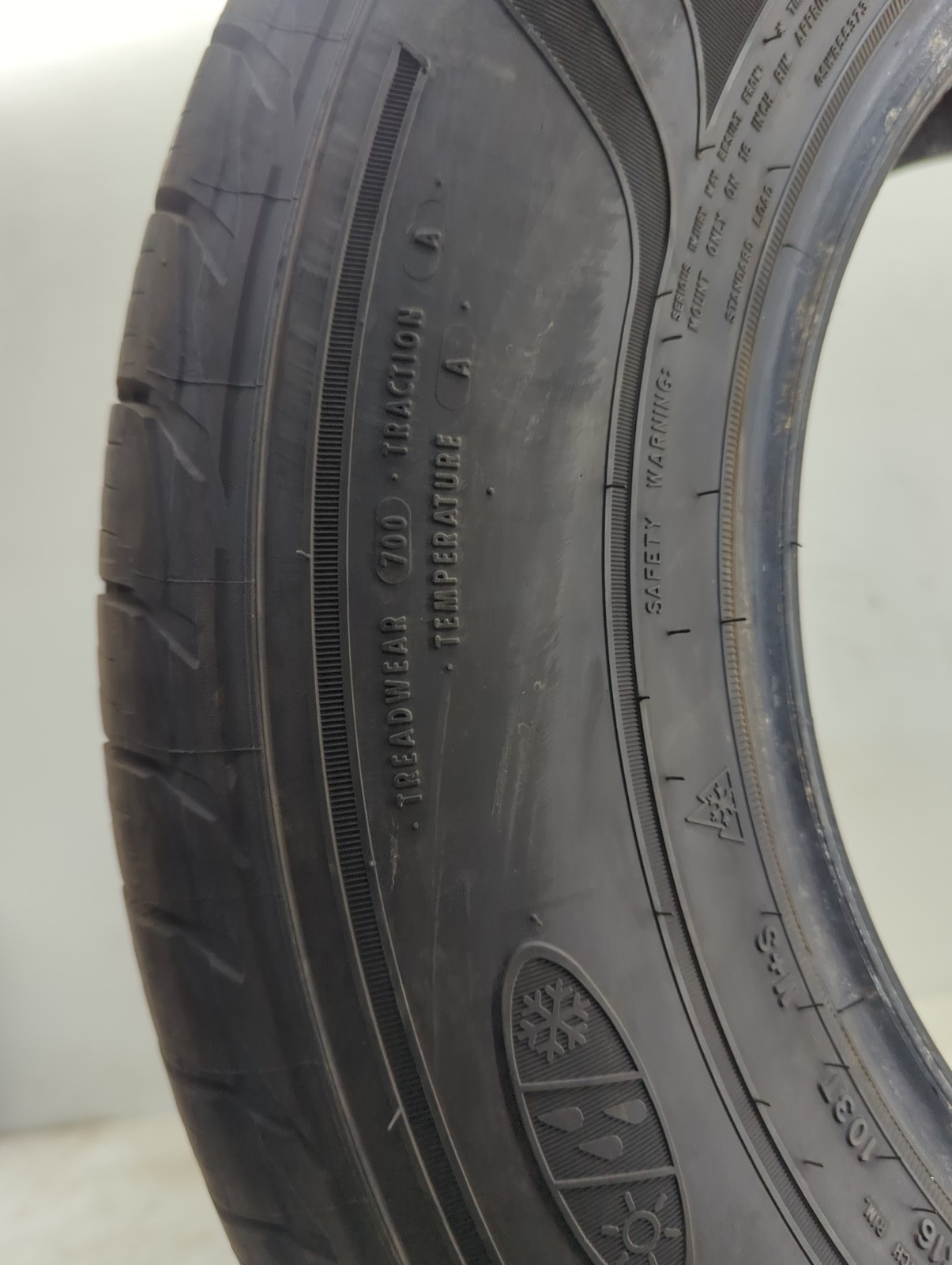 Used Tire 225/70R16 GOODYEAR ASSURANCE WEATHERREADY 103T – Tread Depth 9.5/32