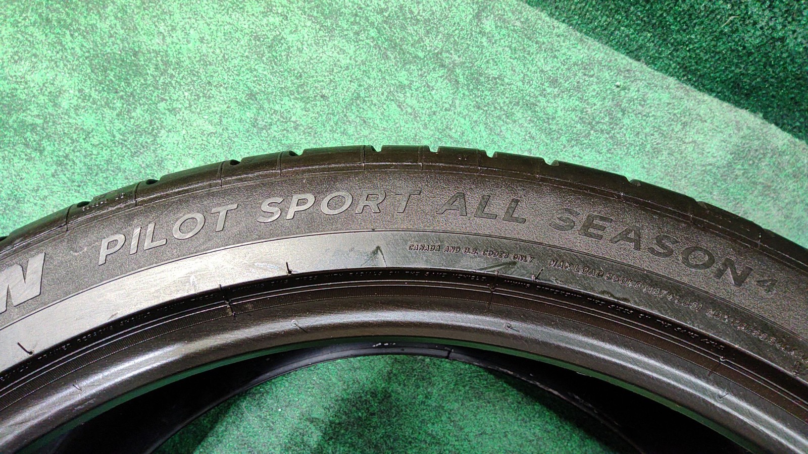 Michelin Pilot Sport All Season 4 Tire 21′ 255/40