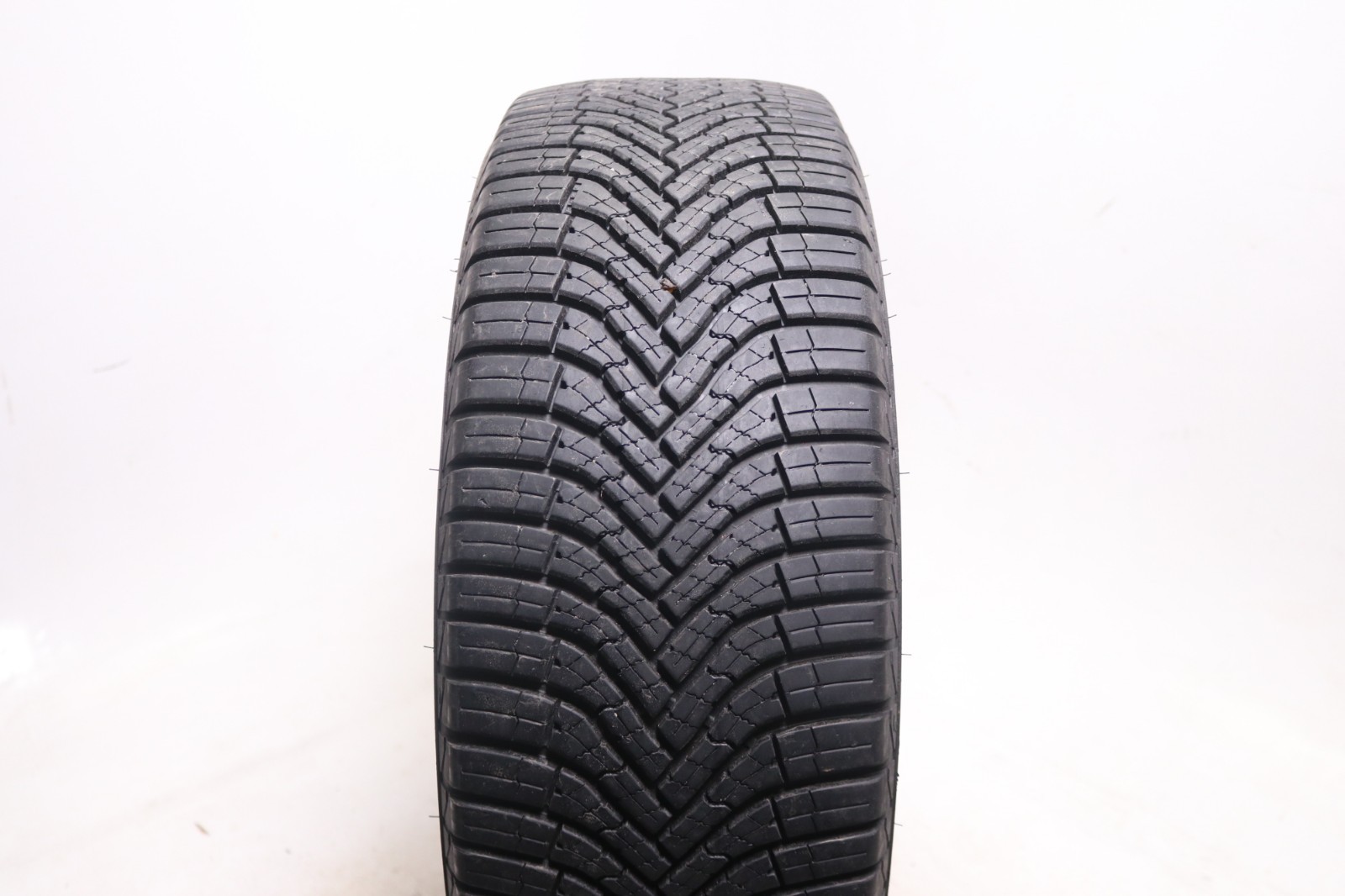 Set of 2 Used 225/55R19 Goodyear Assurance WeatherReady 2 – 103V – 9.5-10.5/32