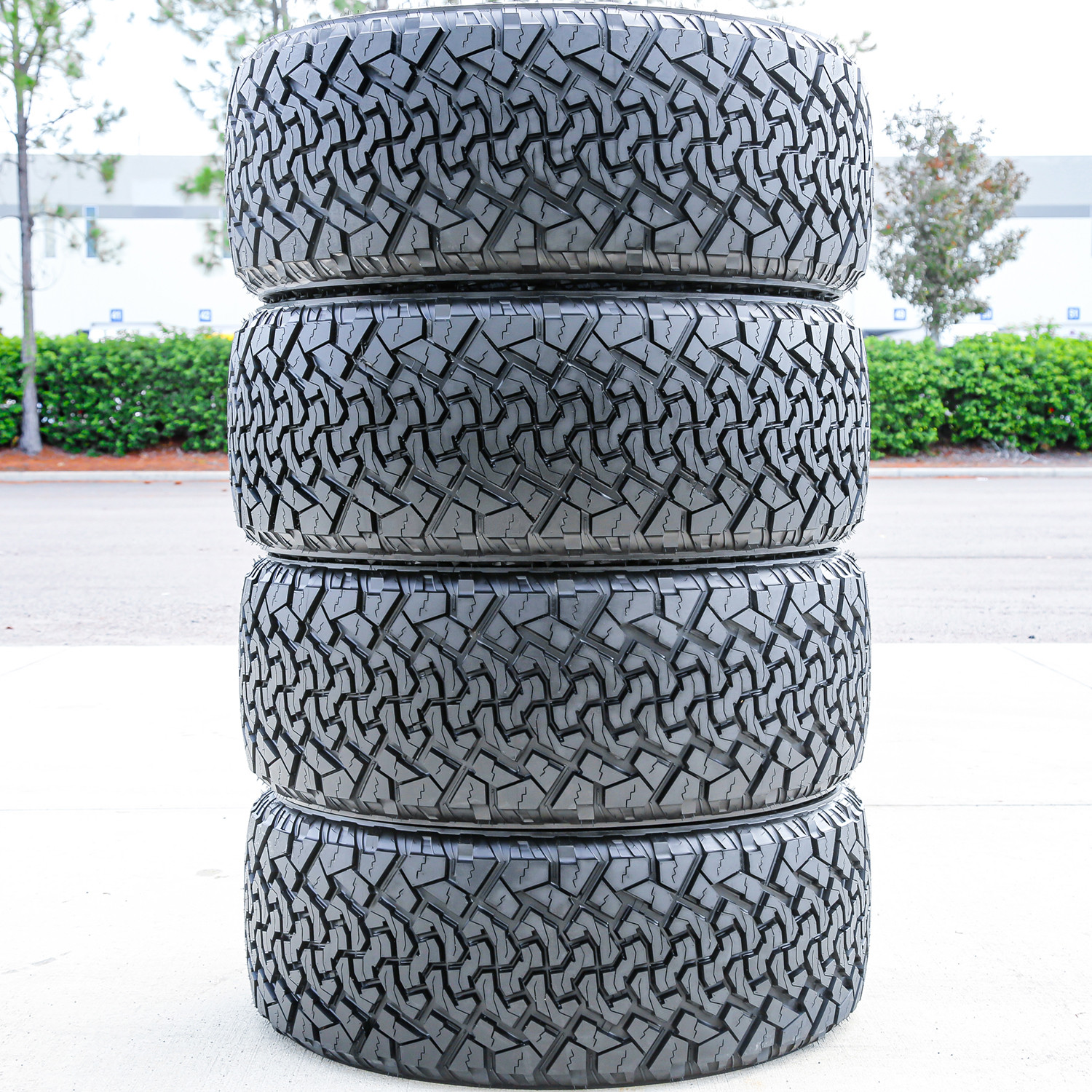 Tire Venom Power Terra Hunter X/T LT 33X14.50R24 F 12 Ply XT Extreme Terrain
