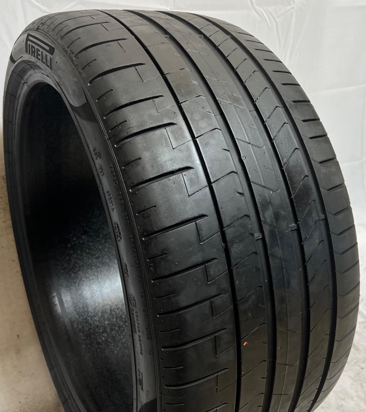 1 – NICE 285/35ZR20 XL (104Y) Pirelli P Zero PZ4 (*) BMW OEM – 1095