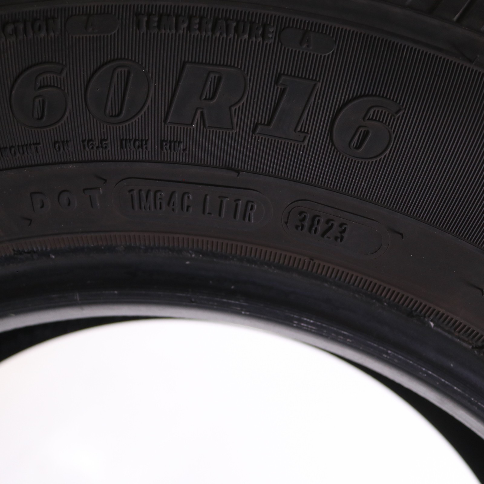 Used 235/60R16 Goodyear Reliant All-season – 100H – 8/32