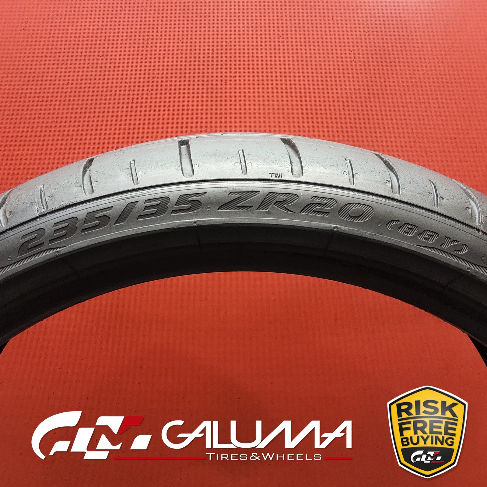 1 Tire LikeNEW Pirelli P-Zero (PZ4) (N1) 235/35ZR20 235/35/20 2353520 88Y #95580