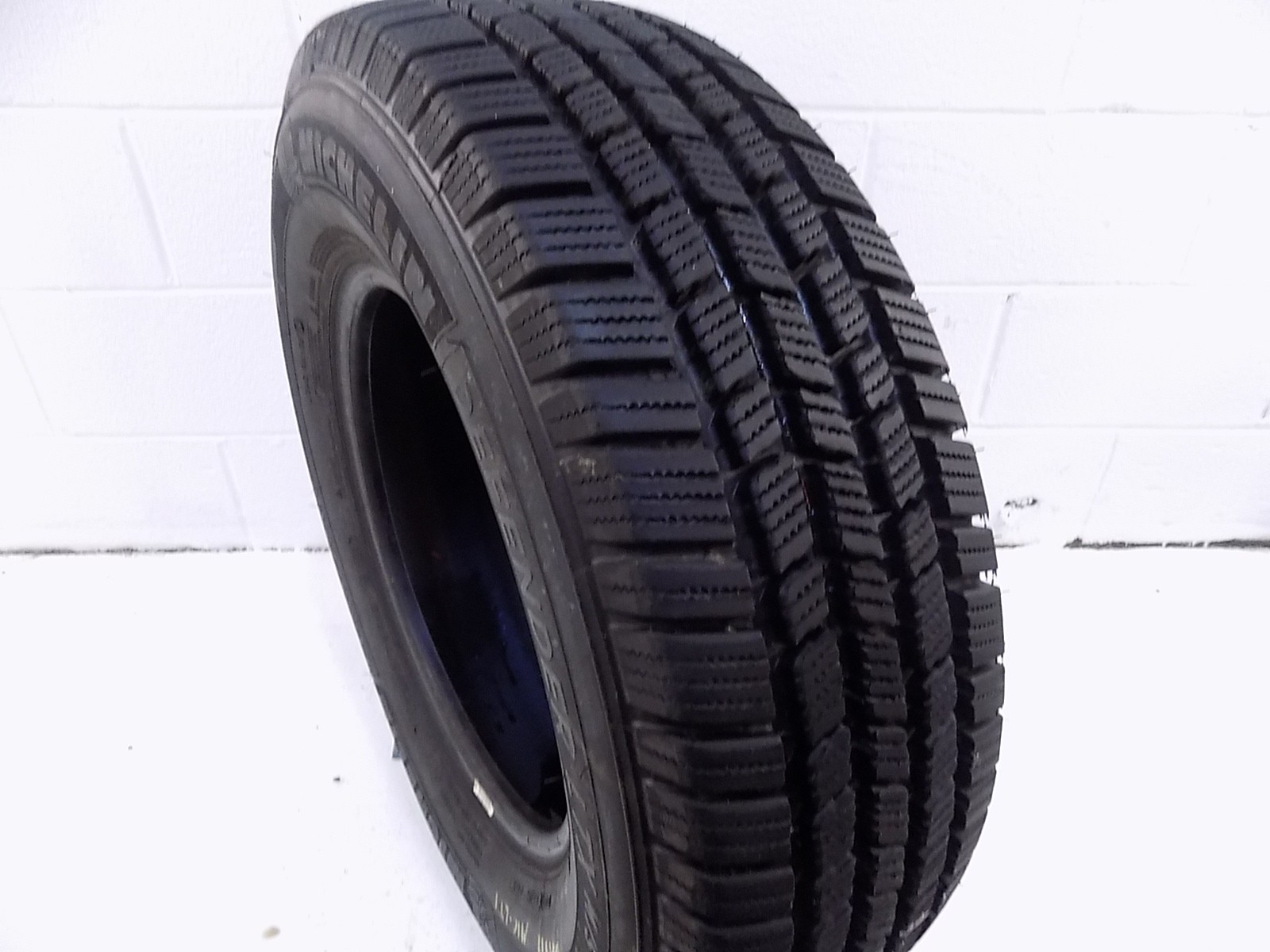 LT225/75R16 Michelin Defender LTX M/S 115 R Used 12/32nds