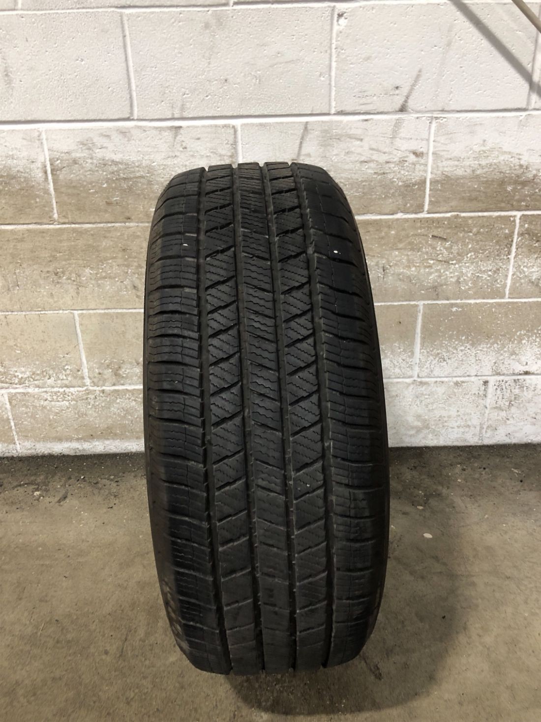 1x P255/55R20 Prinx HISEASON 4S HS1 9/32 110 V Used Tire 2555520