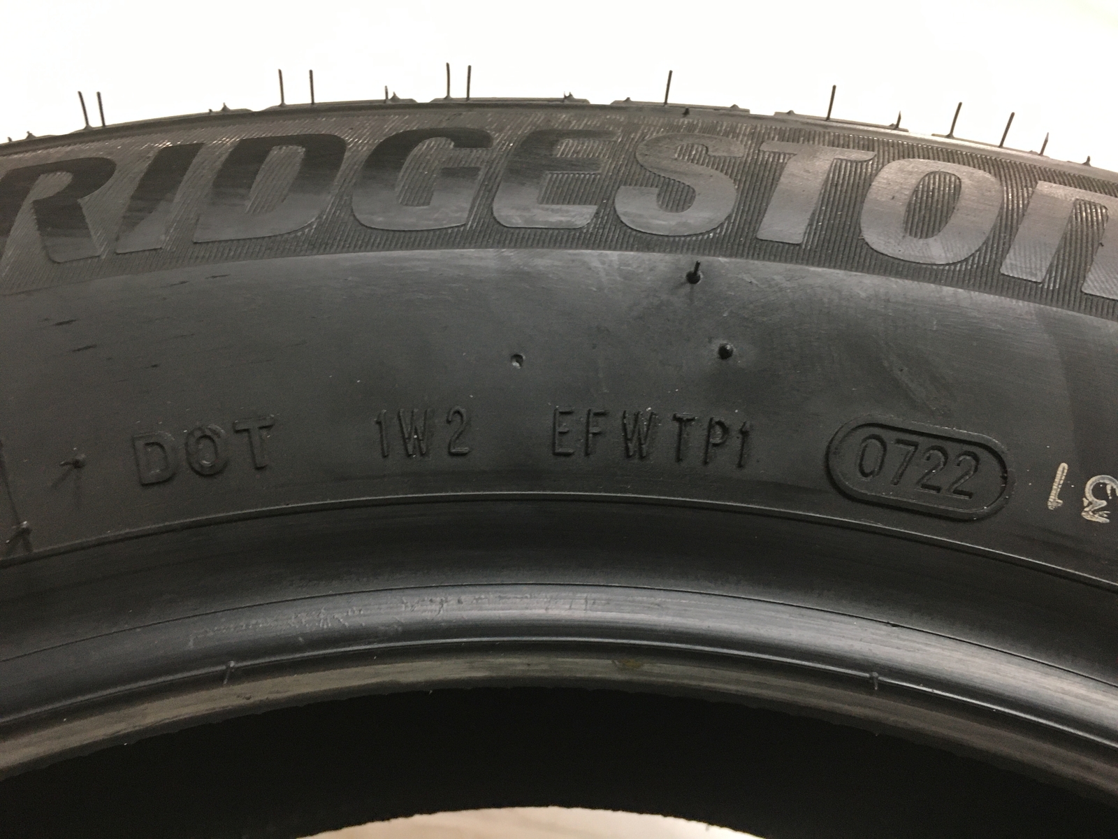 [1] Bridgestone WeatherPeak P225/55R19 225 55 19 Tire 9.5-9.75/32
