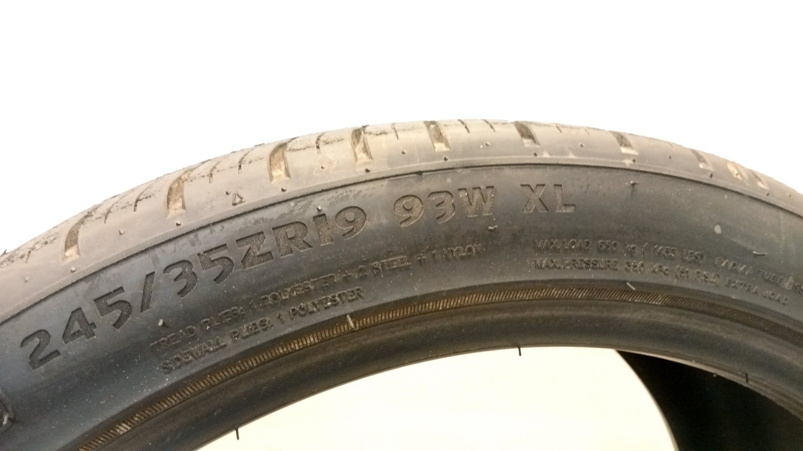 9/32 Used advanta hpz-02 tire 245/35zr19 245 35 19 93w xl dot 4424 110425