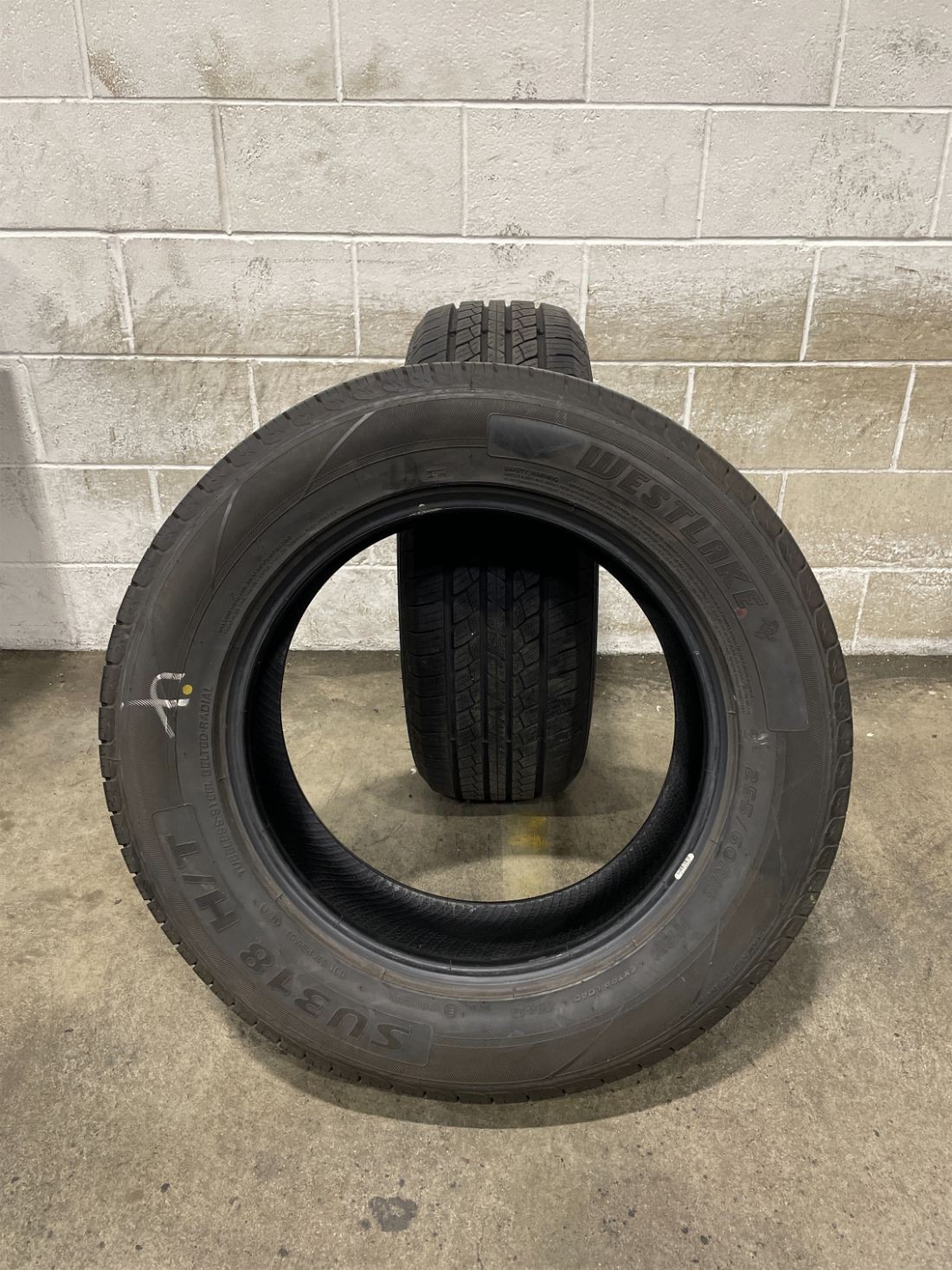 2x P255/60R18 West Lake SU 318 H/T 11/32 112 V Used Tires 2556018