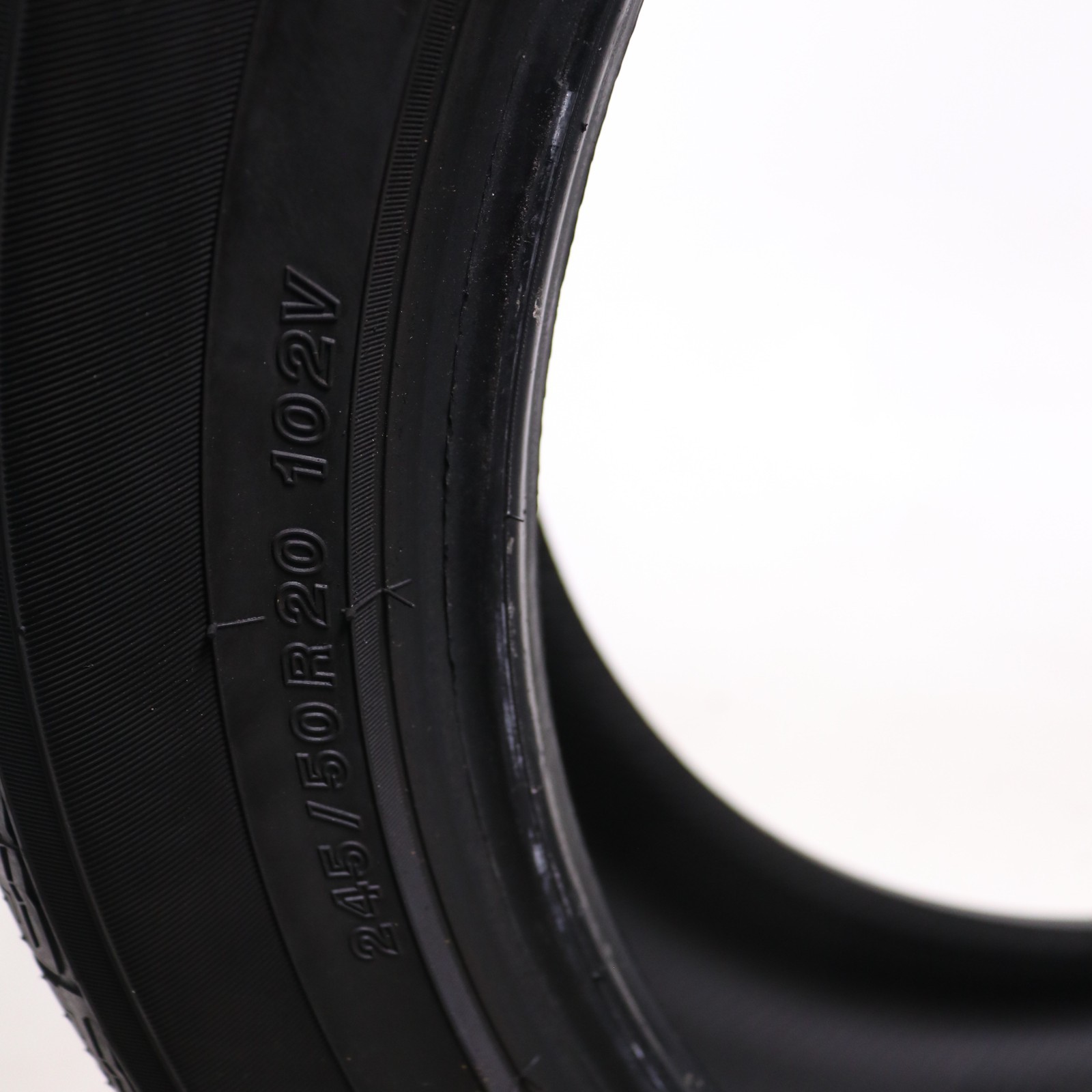 Set of 4 Used 245/50R20 Yokohama YK-CTX – 102V – 9.5-10.5/32
