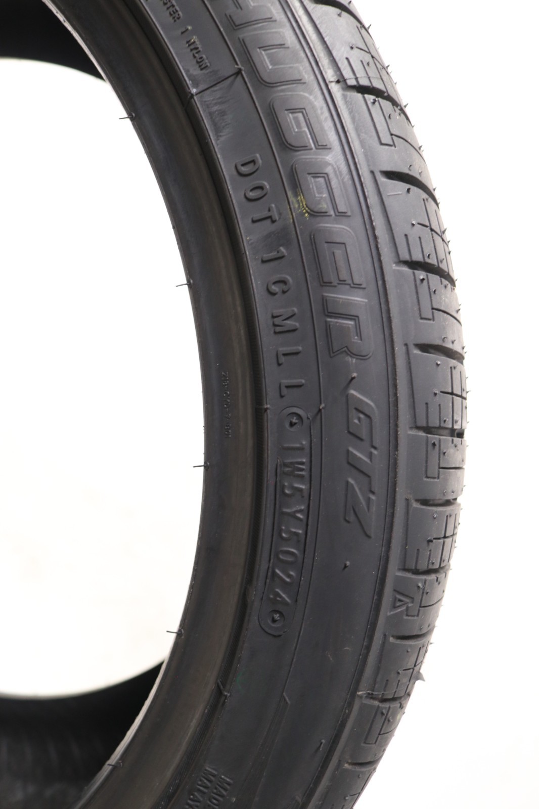 New 235/40ZR18 Road Hugger GTZ – 95W – 10/32