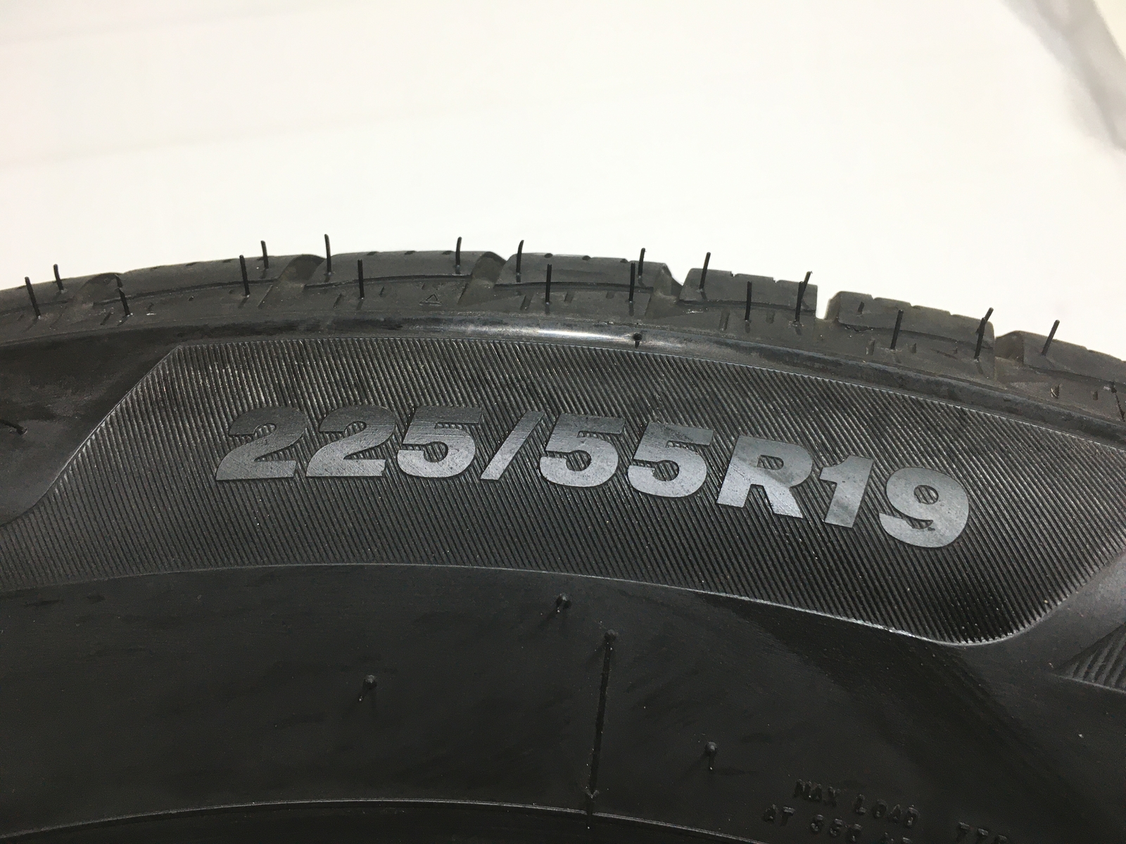 [1] Bridgestone WeatherPeak P225/55R19 225 55 19 Tire 9.5-9.75/32