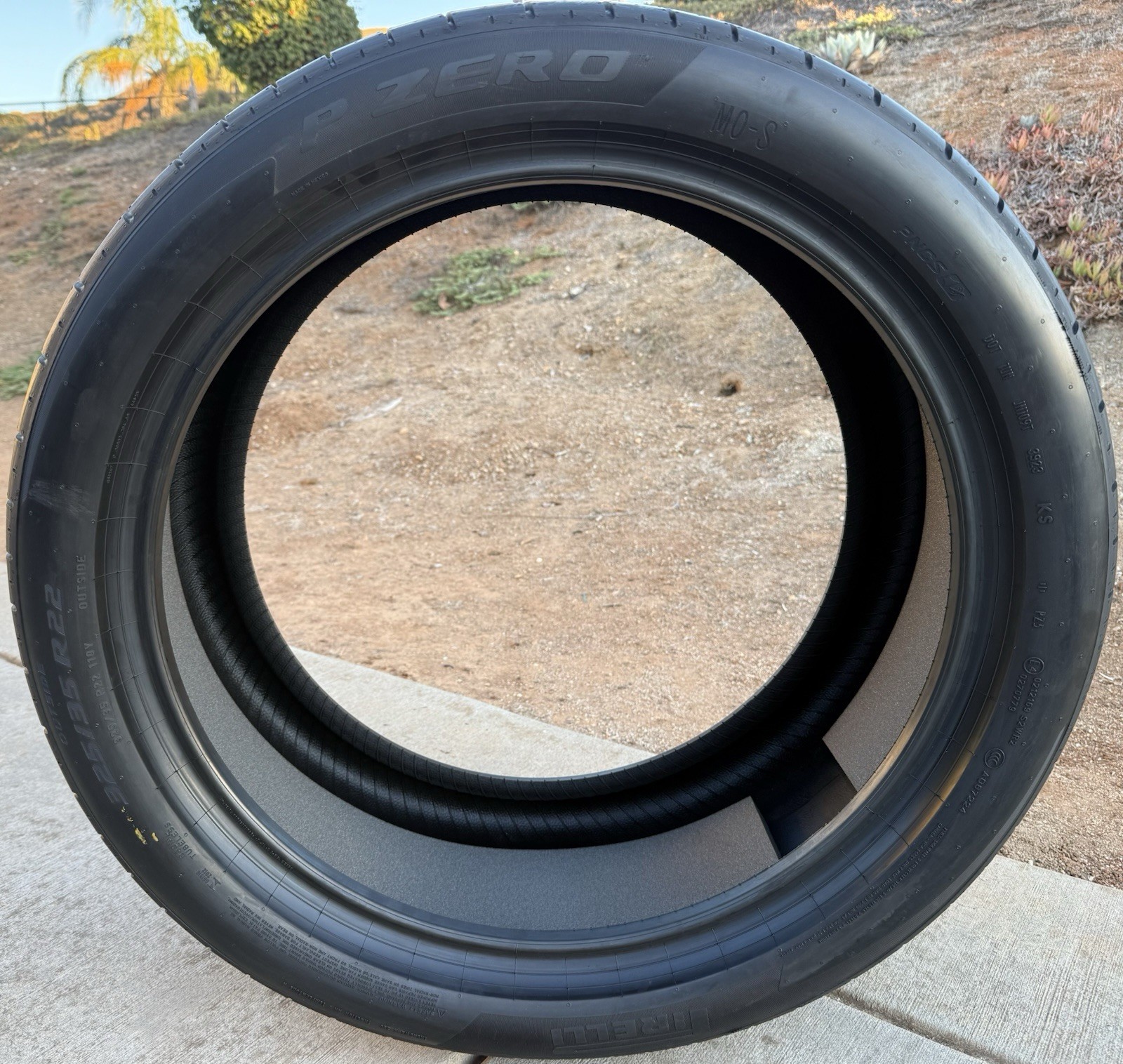 Set of 2 BRAND NEW 325/35R22 110Y Pirelli P Zero PZ5 MO-S Noise Canceling Tires