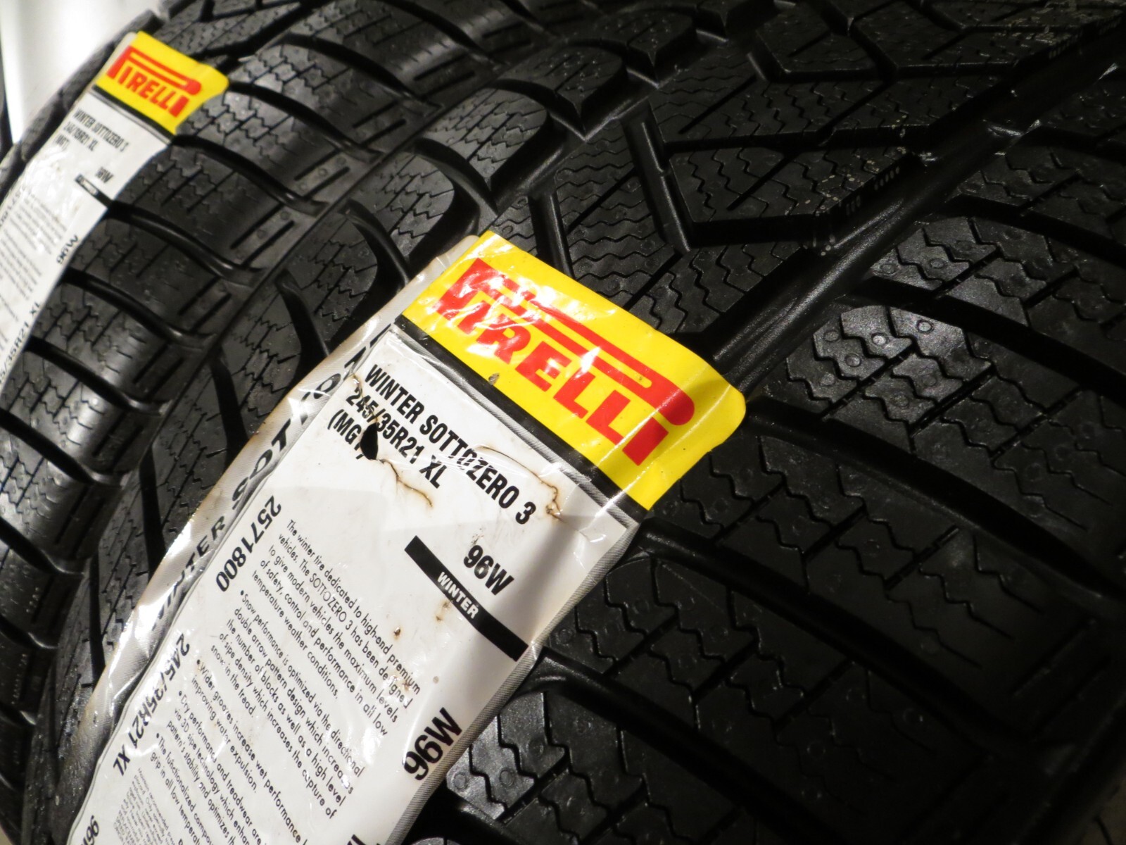 NEW 2 TWO PIRELLI WINTER SOTTOZERO 3 2571800 245/35R21 MGT SNOW 245 35 21 3531