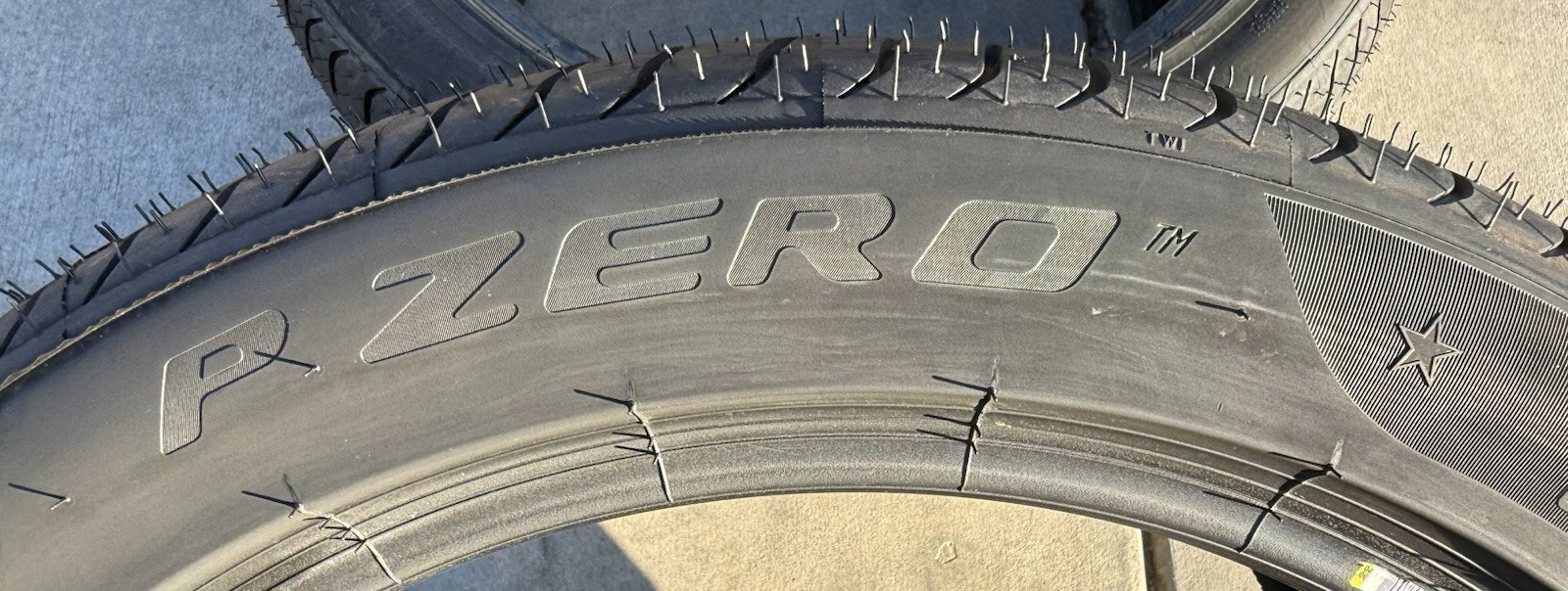 Set of TWO BRAND NEW 325/35R20 108Y Pirelli P Zero BMW X5M X6M Tires 3253520