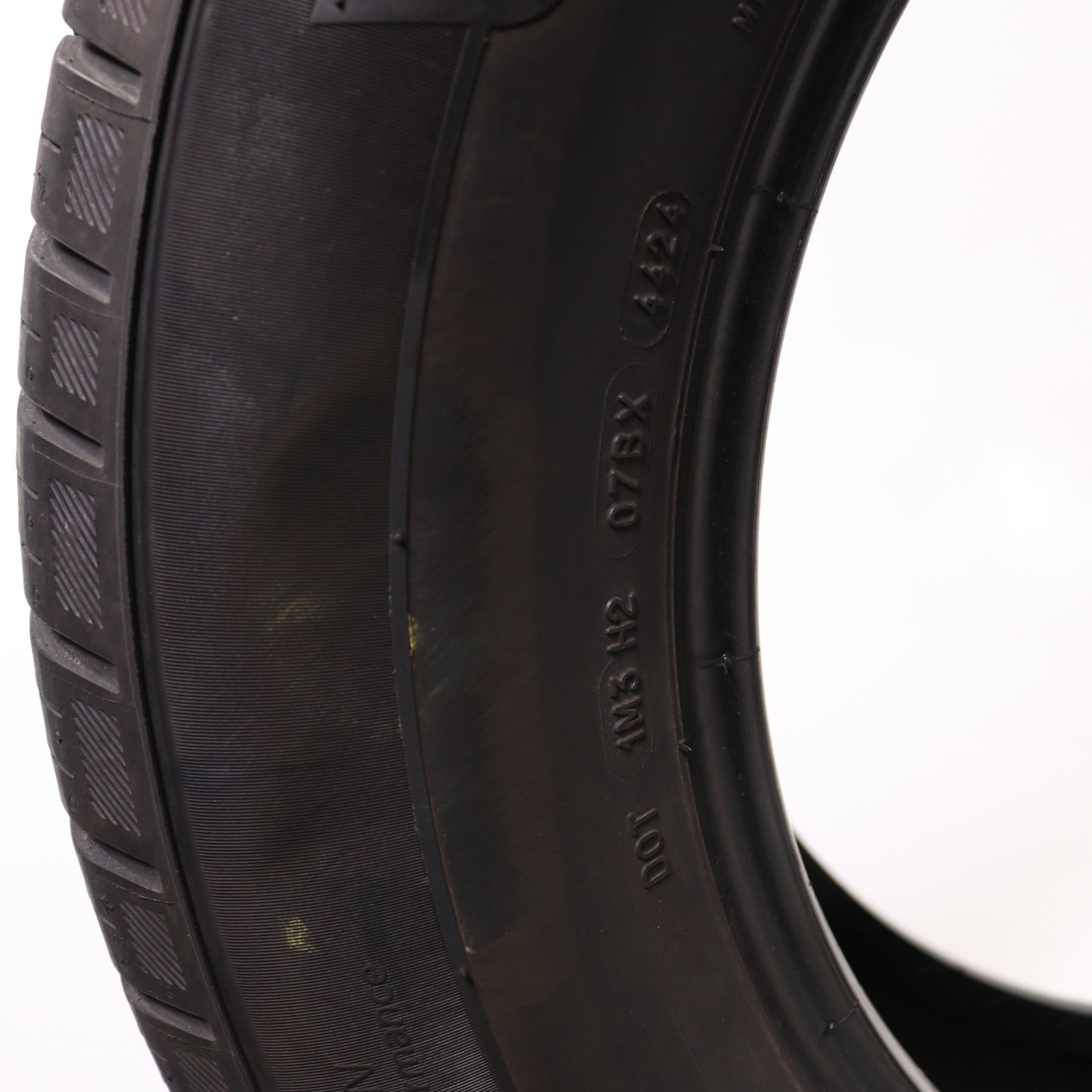 Set of 2 Used 235/65R17 Michelin Primacy A/S – 104H – 6.5/32 No Repairs
