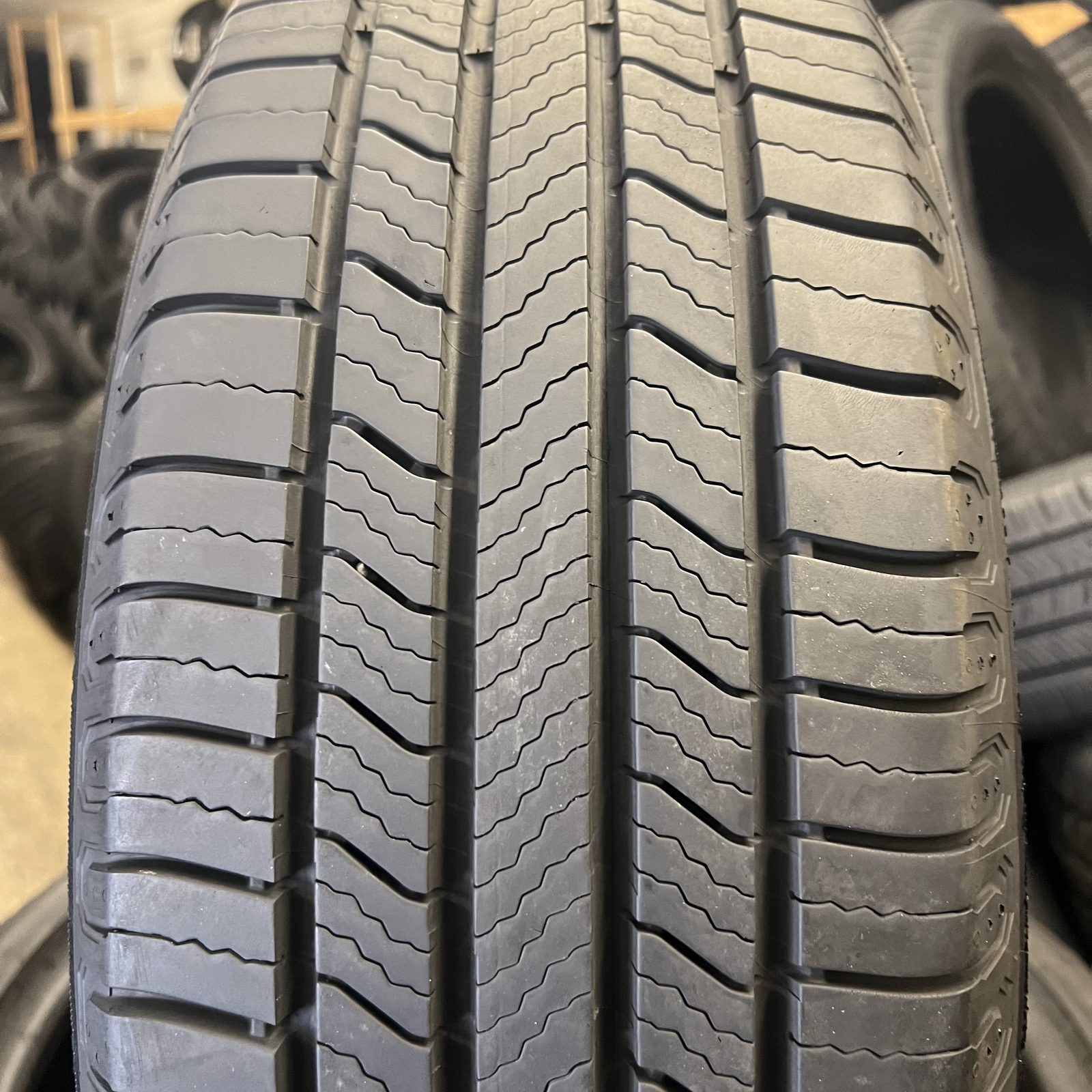 1 Tire LikeNew Michelin Defender 2 225/65R17 102H DOT.1123 8.75/32