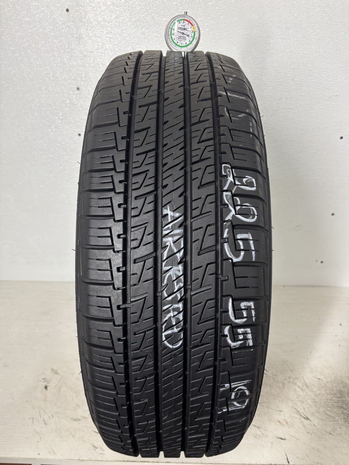 1 Tire 225 55 19 Goodyear Assurance Maxlife (11.00/32 Tread Left) 99V