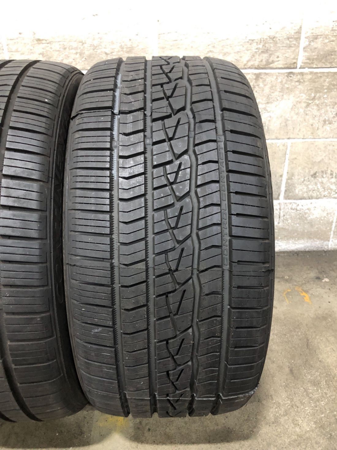 2x P255/35R19 Continental ControlContact Sport SRS+ 9-10/32 96 Y Used Tires
