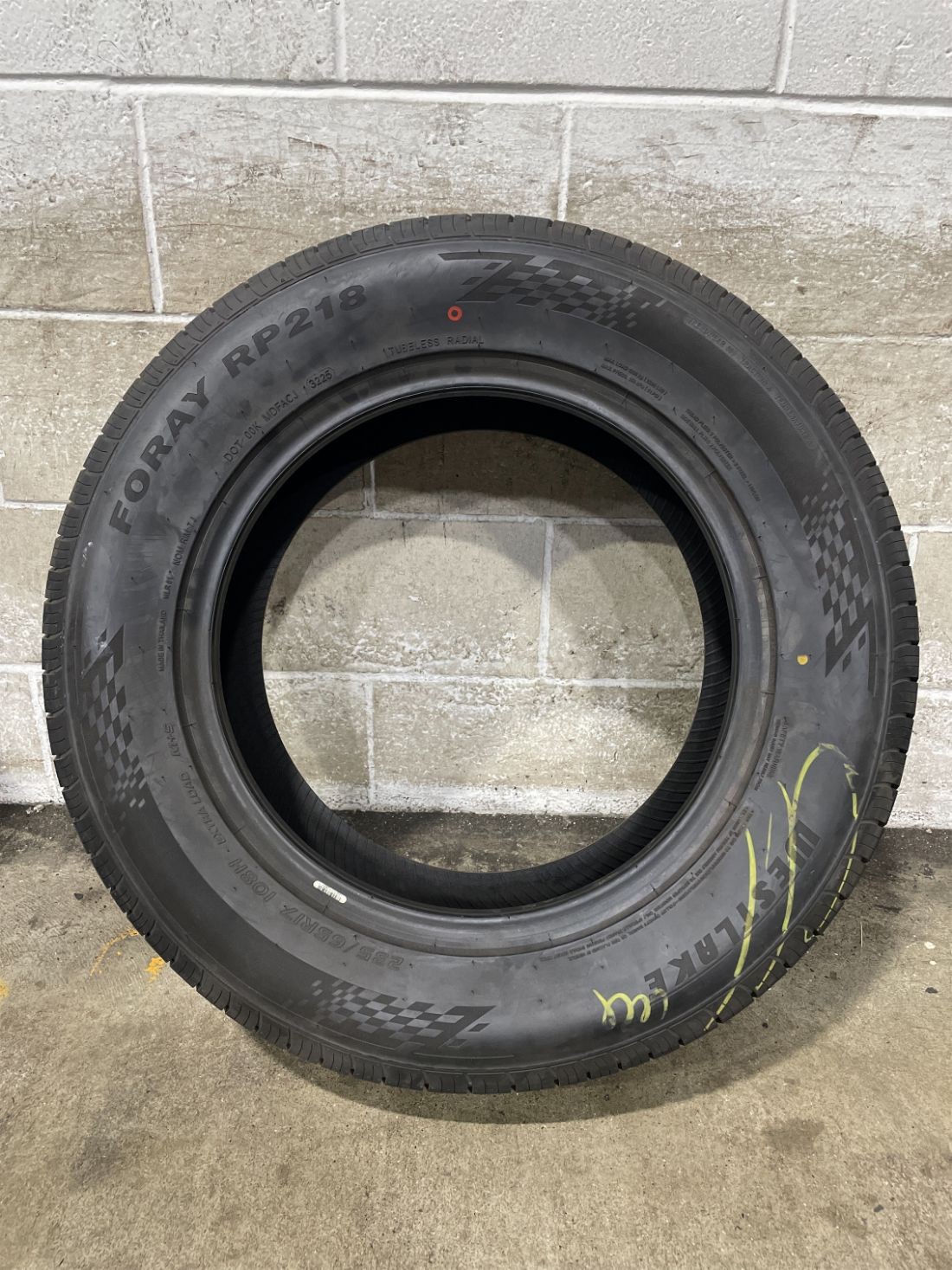 1x P235/65R17 West Lake Foray RP218 10/32 108 H Used Tire 2356517