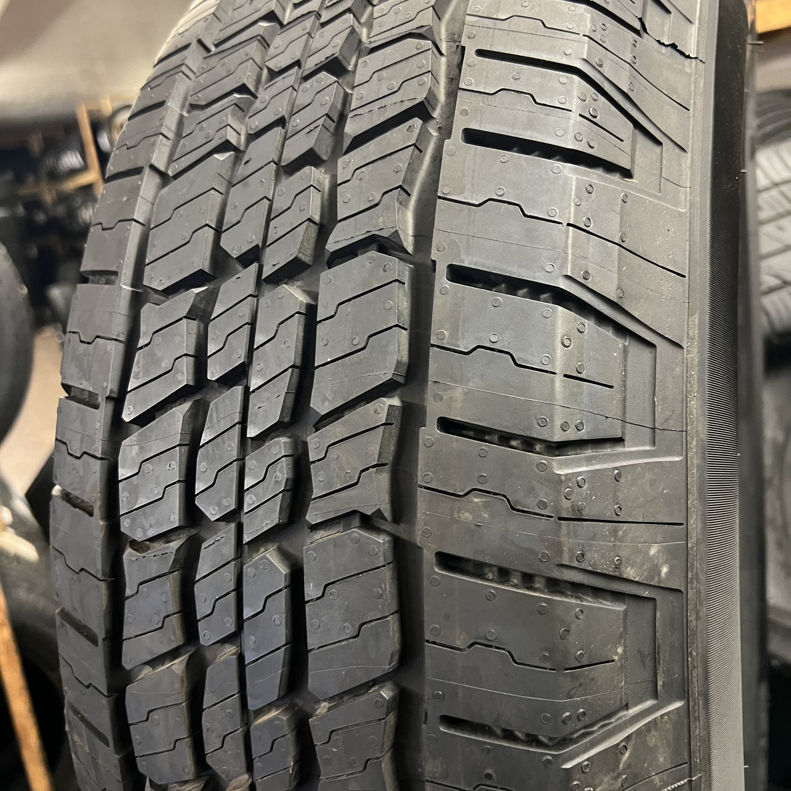 Set Of 2 Tires New Michelin LTX Trail 265/70R18 116S D.O.T.3923-4723 10/32 New