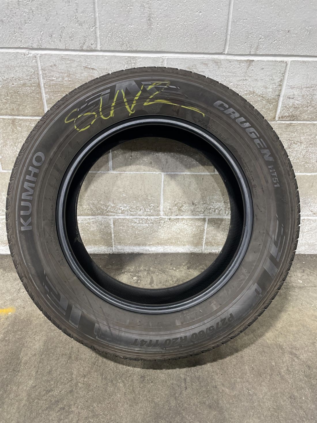 1x P275/60R20 Kumho Crugen HT55 7/32 114 T Used Tire 2756020