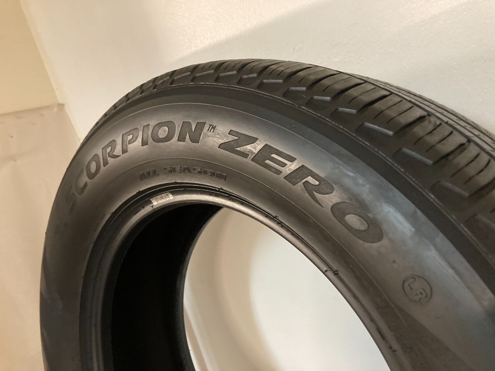 2 Tires 255 65 19 Pirelli Scorpion Zero LR A/S (5.50-6.00/32=61-66% Tread)
