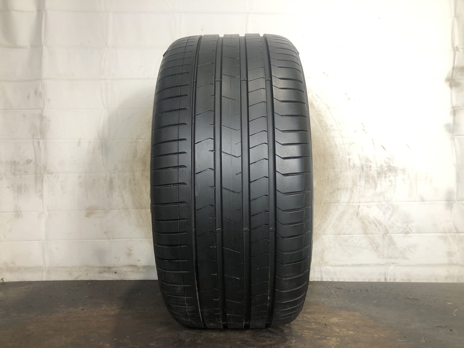 [1] PIrelli P Zero PZ4 Run Flat P315/35R21 315 35 21 Tire 7.75/32