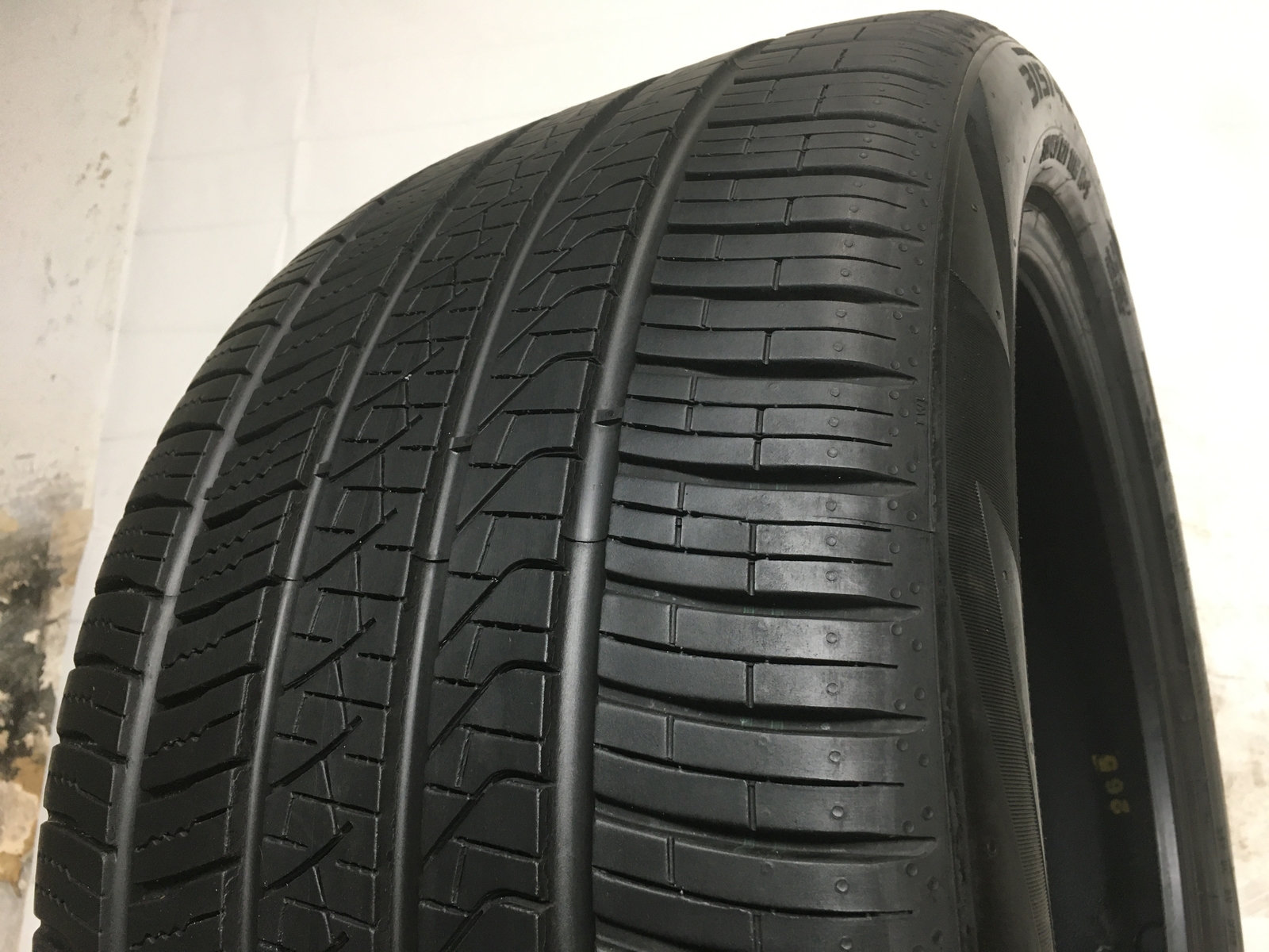 [1] Pirelli Scorpion Zero All Season P315/40R21 315 40 21 Tire 8.5-9.25/32