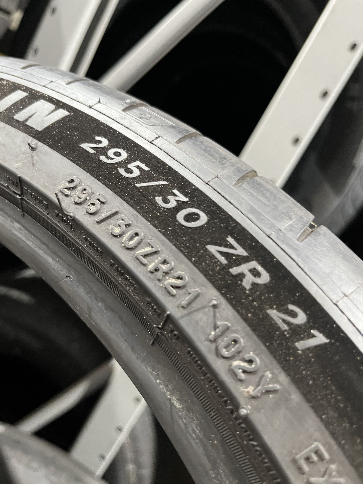 1 Tire Michelin Pilot Sport EV MO1 295/30ZR21 102Y DOT.1725 5/32-6/32