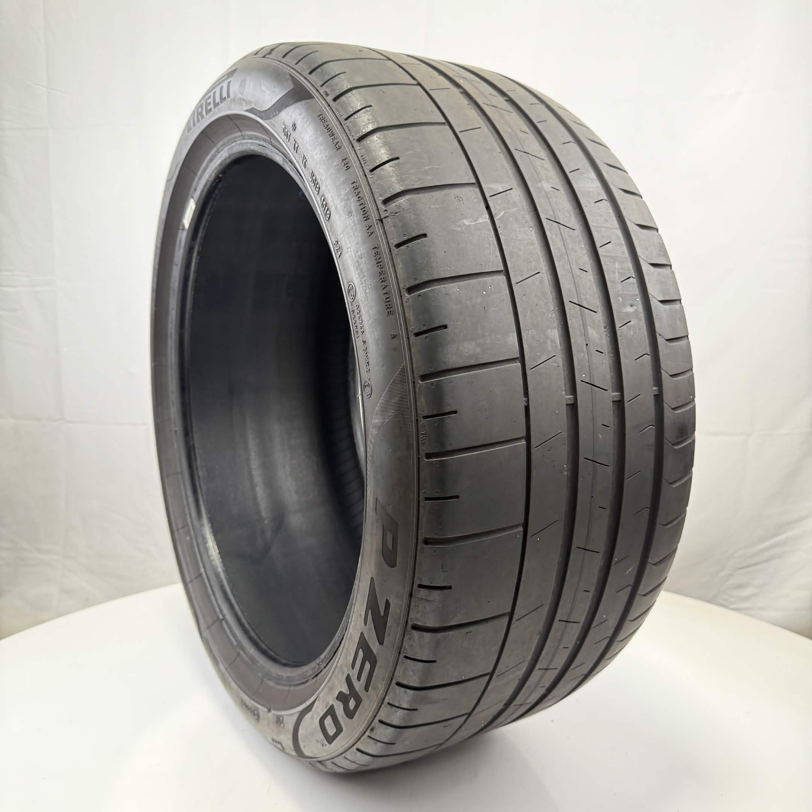 Used 265/40ZR19 Pirelli P Zero PZ4 N1 98Y 6/32 (DOT 19)