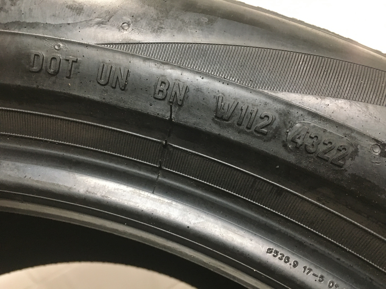 [1] Pirelli Scorpion Zero All Season P315/40R21 315 40 21 Tire 8.5-9.25/32