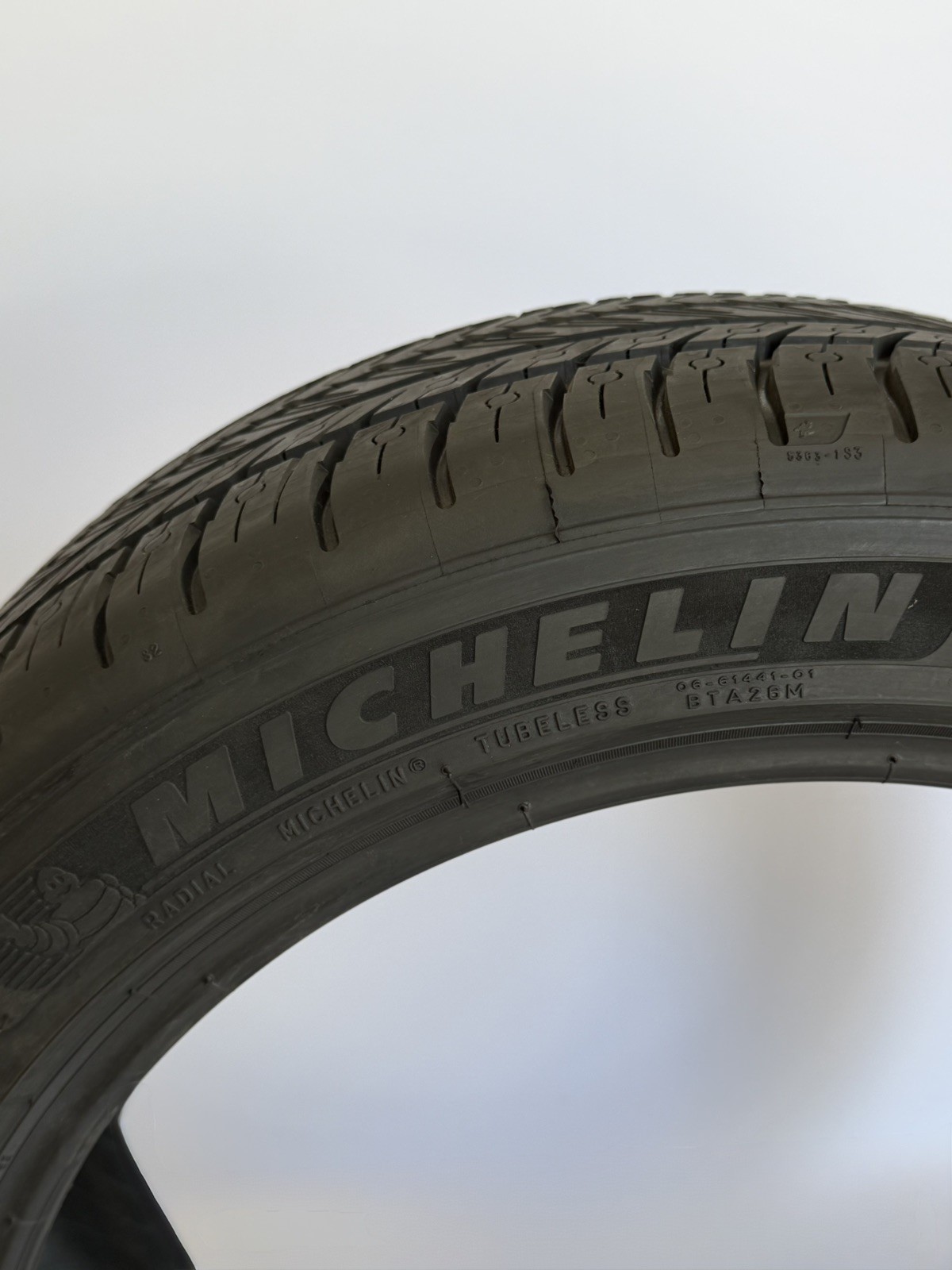 235/45ZR18 98Y Michelin Pilot Sport All Season 4 10/32 DOT 2522 2354518