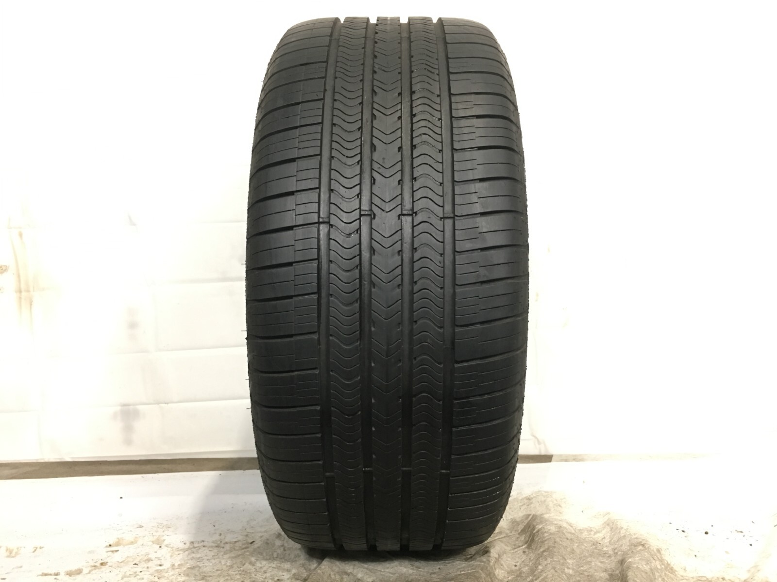 [1] Goodyear Eagle Sport A/S ROF Run Flat MOE 285 40 20 Tire 8.5-9.5/32