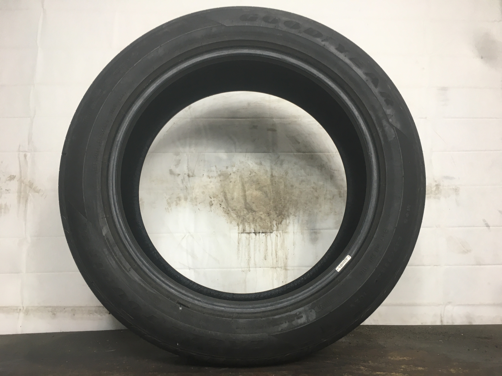 [1] Goodyear Eagle Touring P235/55R20 235 55 20 Tire 7.0-7.5/32