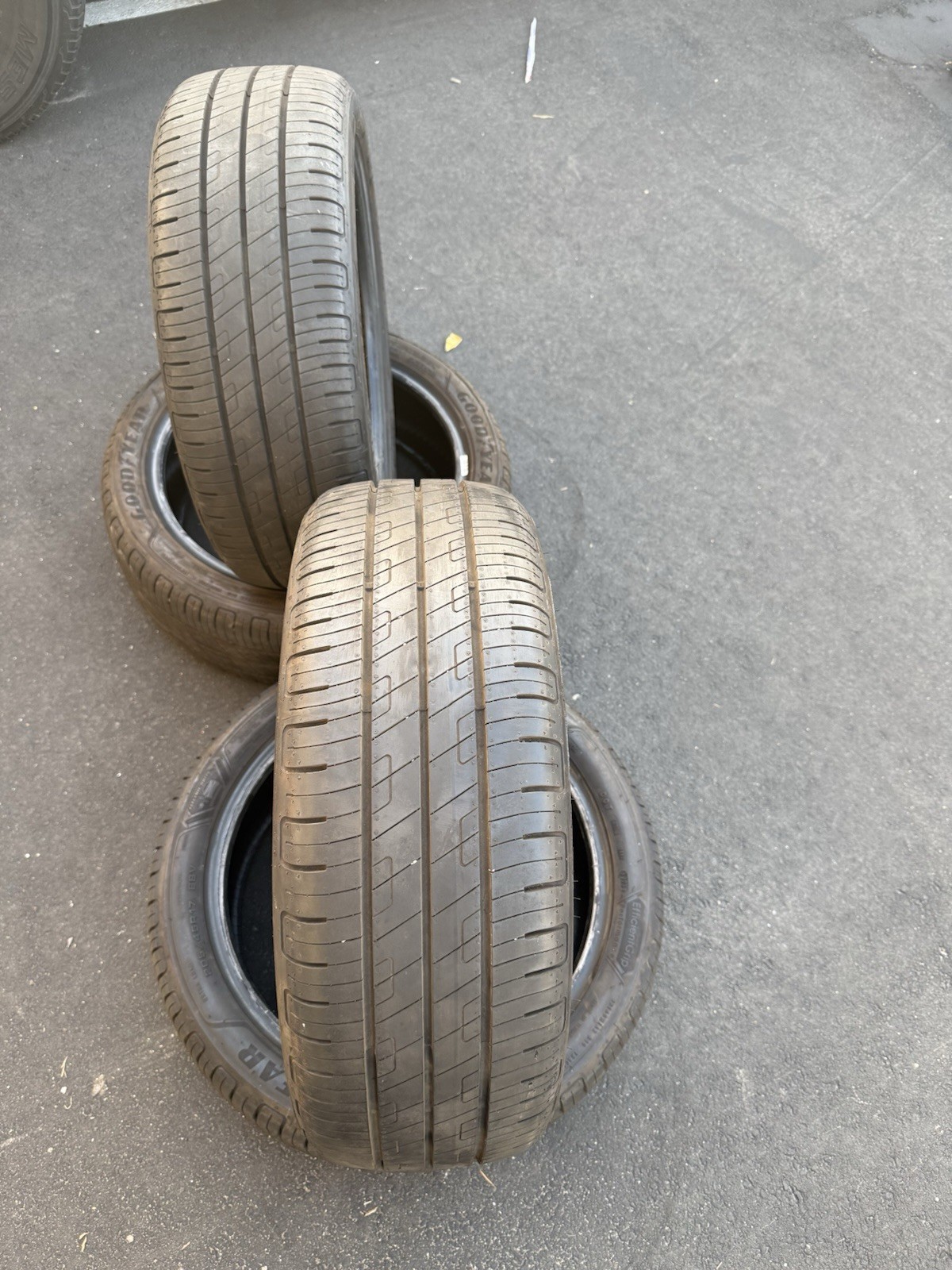 4- 205/45R17 Goodyear Efficient Grip 88V 8.5/32 DOT 2923 1M62