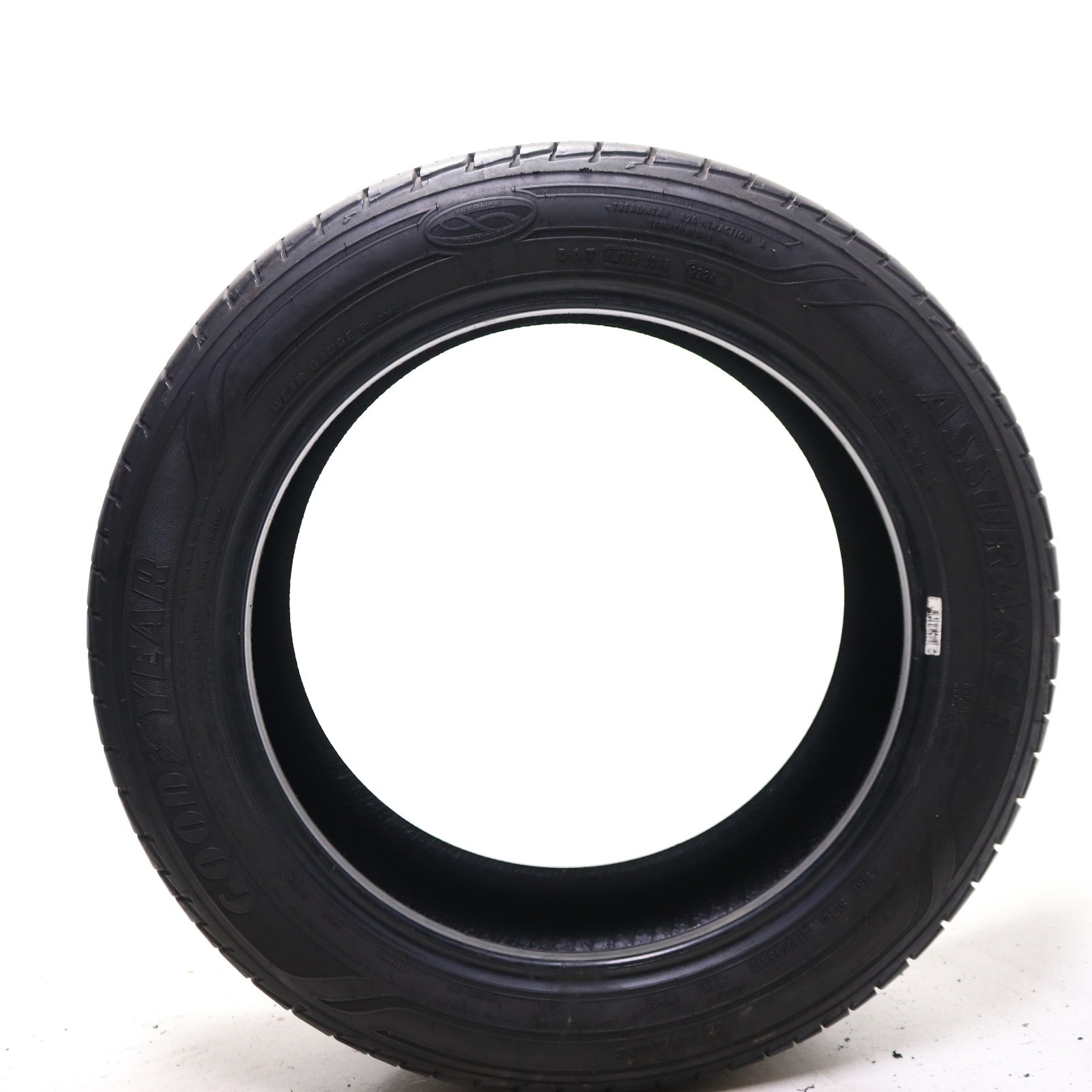 Used 215/55R17 Goodyear Assurance MaxLife – 94V – 8.5/32