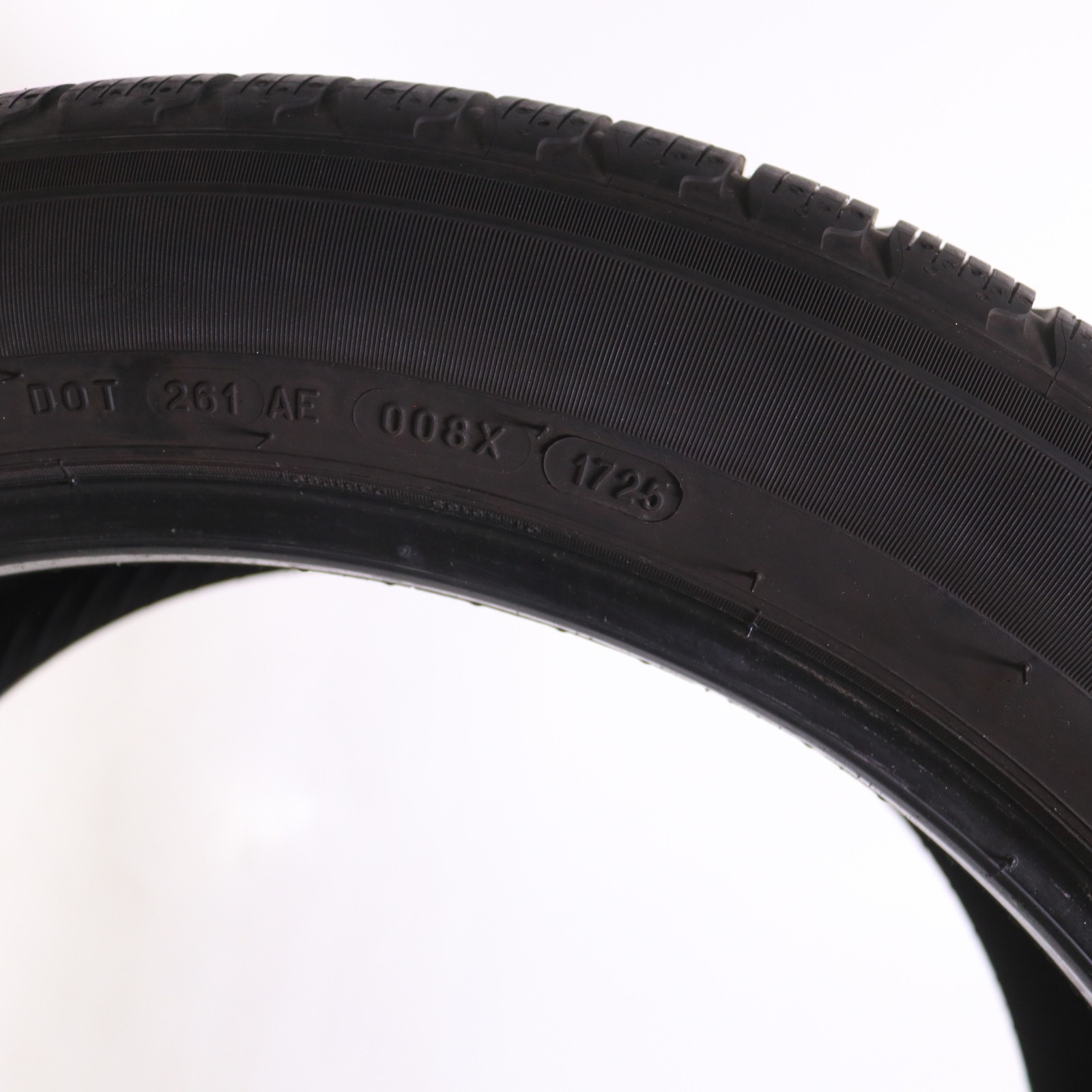 Set of 2 Used 295/40R20 Michelin Latitude Tour HP NO – 106V – 6.5-7/32