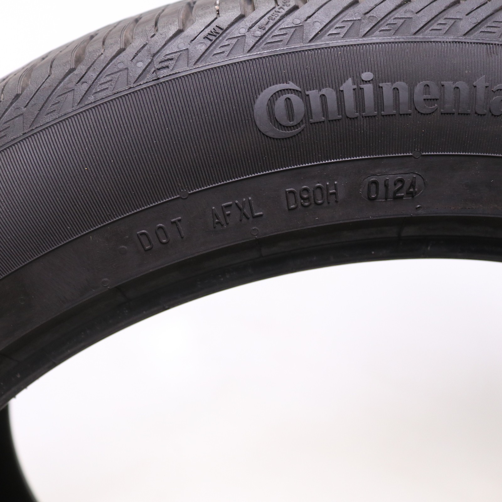 Set of 2 Used 265/45R21 Continental CrossContact LX Sport AO – 108H – 8.5-9/32