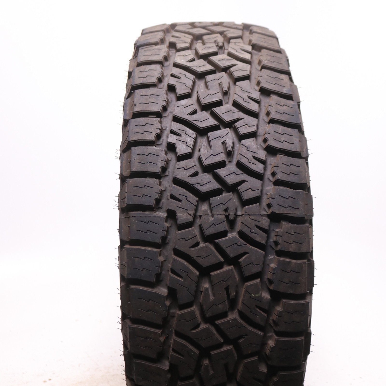 New LT 275/70R17 Toyo Open Country A/T III – 124/121T – 16/32
