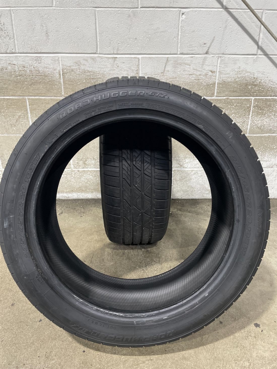 2x P245/45R20 Road Hugger GT Ultra 10/32 103 W Used Tires 2454520