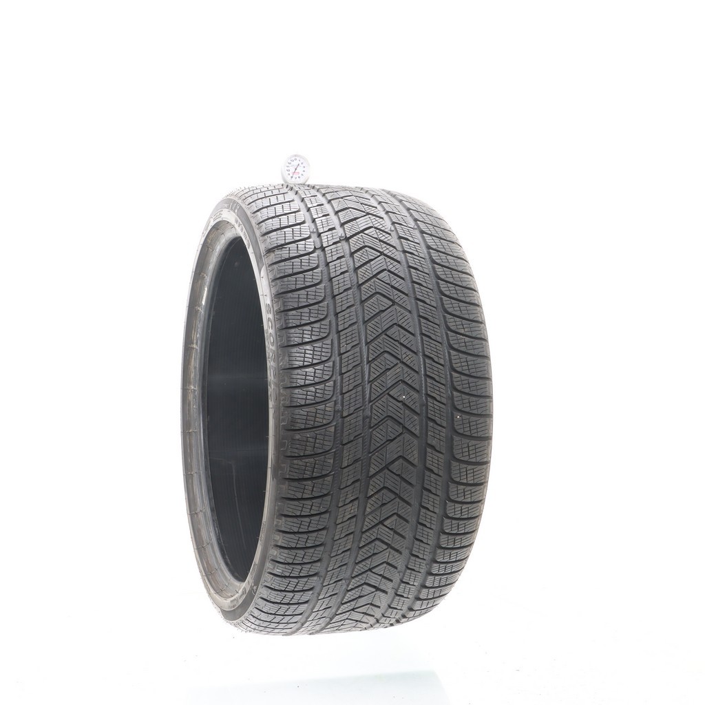 Used 315/30R22 Pirelli Scorpion Winter 107V – 8/32 (XEG4)