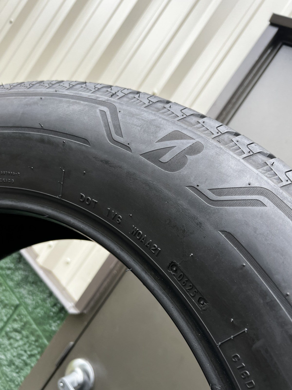 1 Tire Bridgestone Alenza A/S 02 TPC 275/60R20 115S DOT.0625 8.25/32