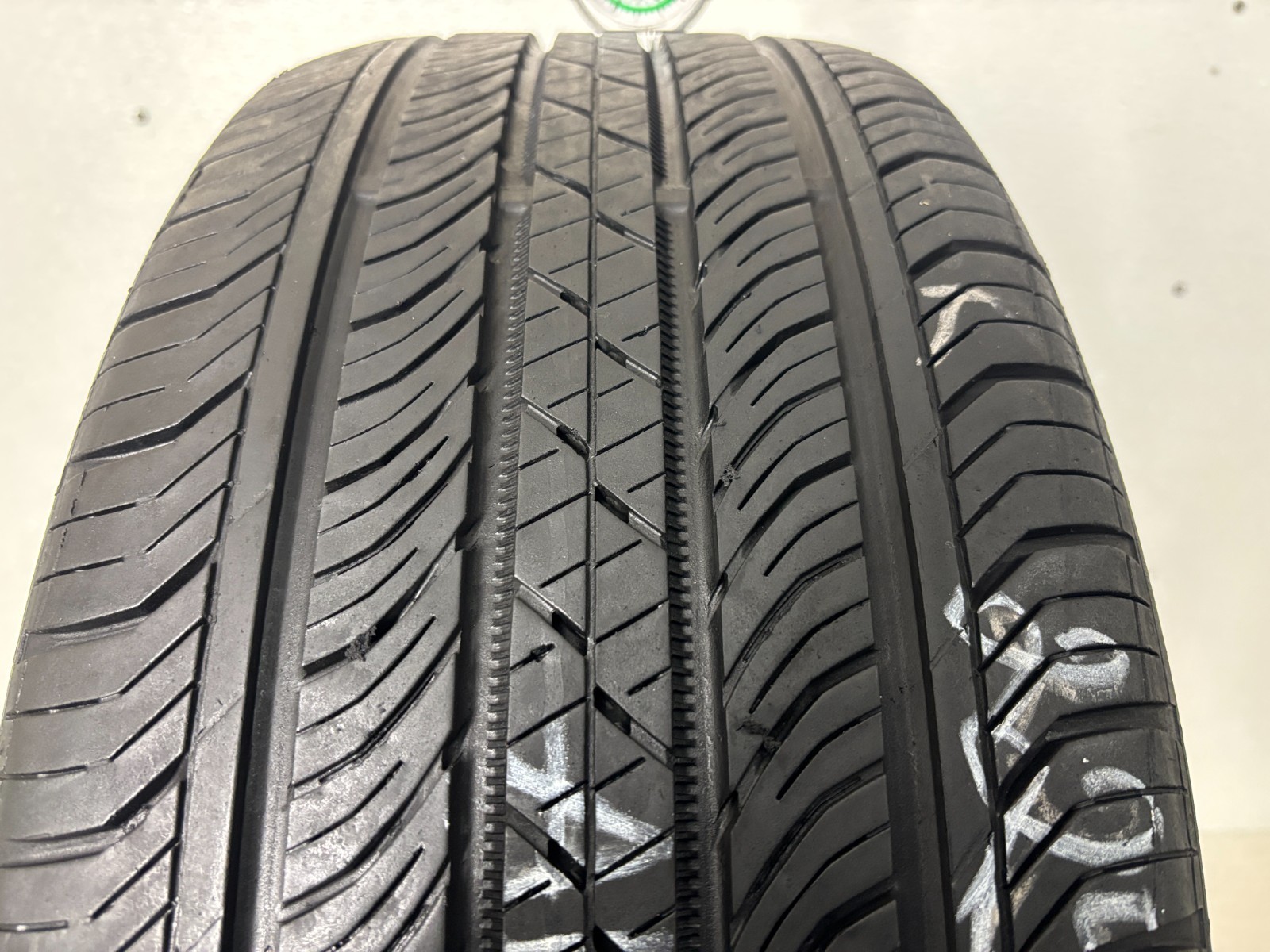 1 Tire 225 50 18 Continental ProContact TX RFT (7.00-8.00/32=77-88% Tread)