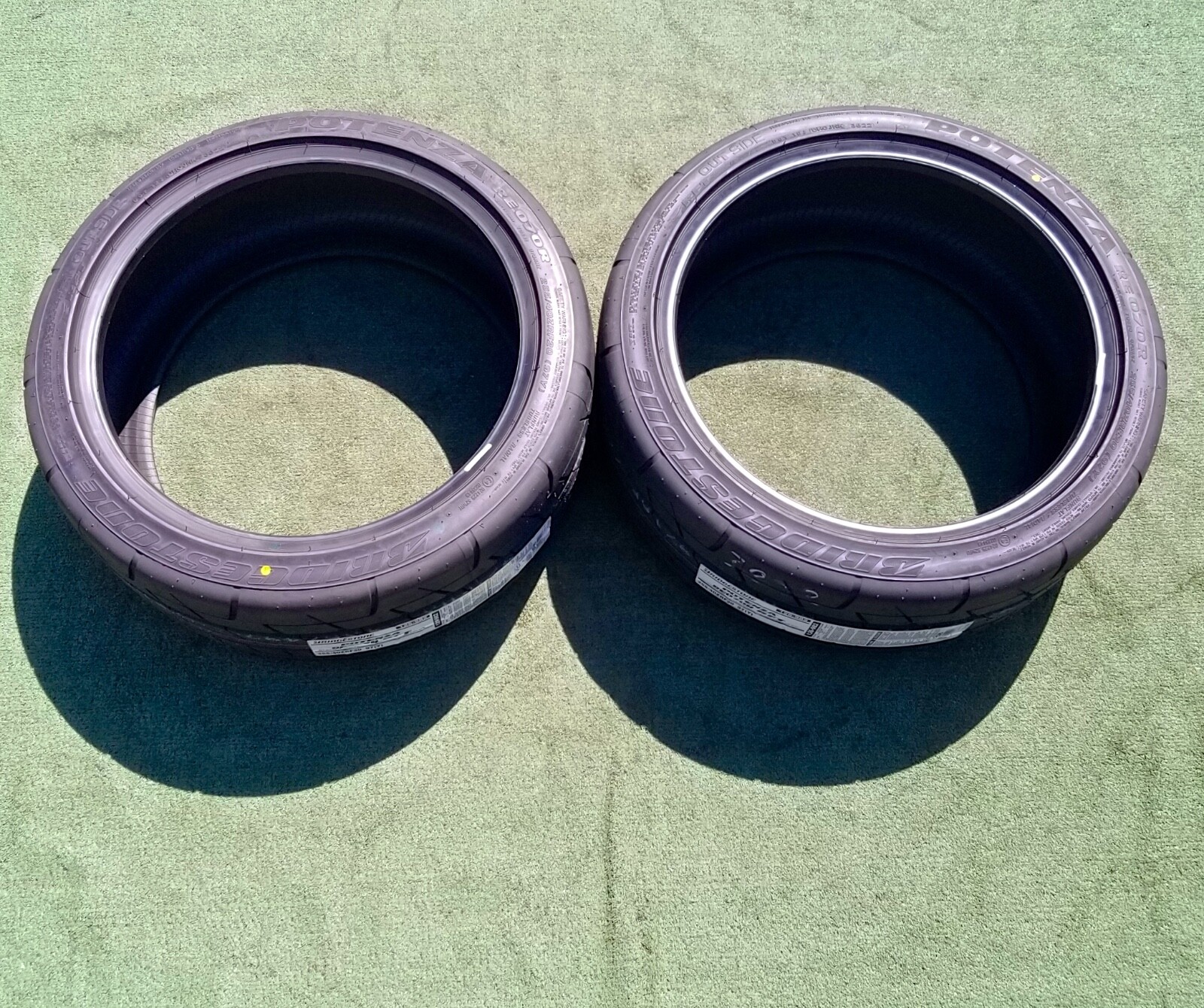 255/40ZRF20 Bridgestone Potenza RE070R Tires RFT 255 40 20 Nissan GTR 255/40R20