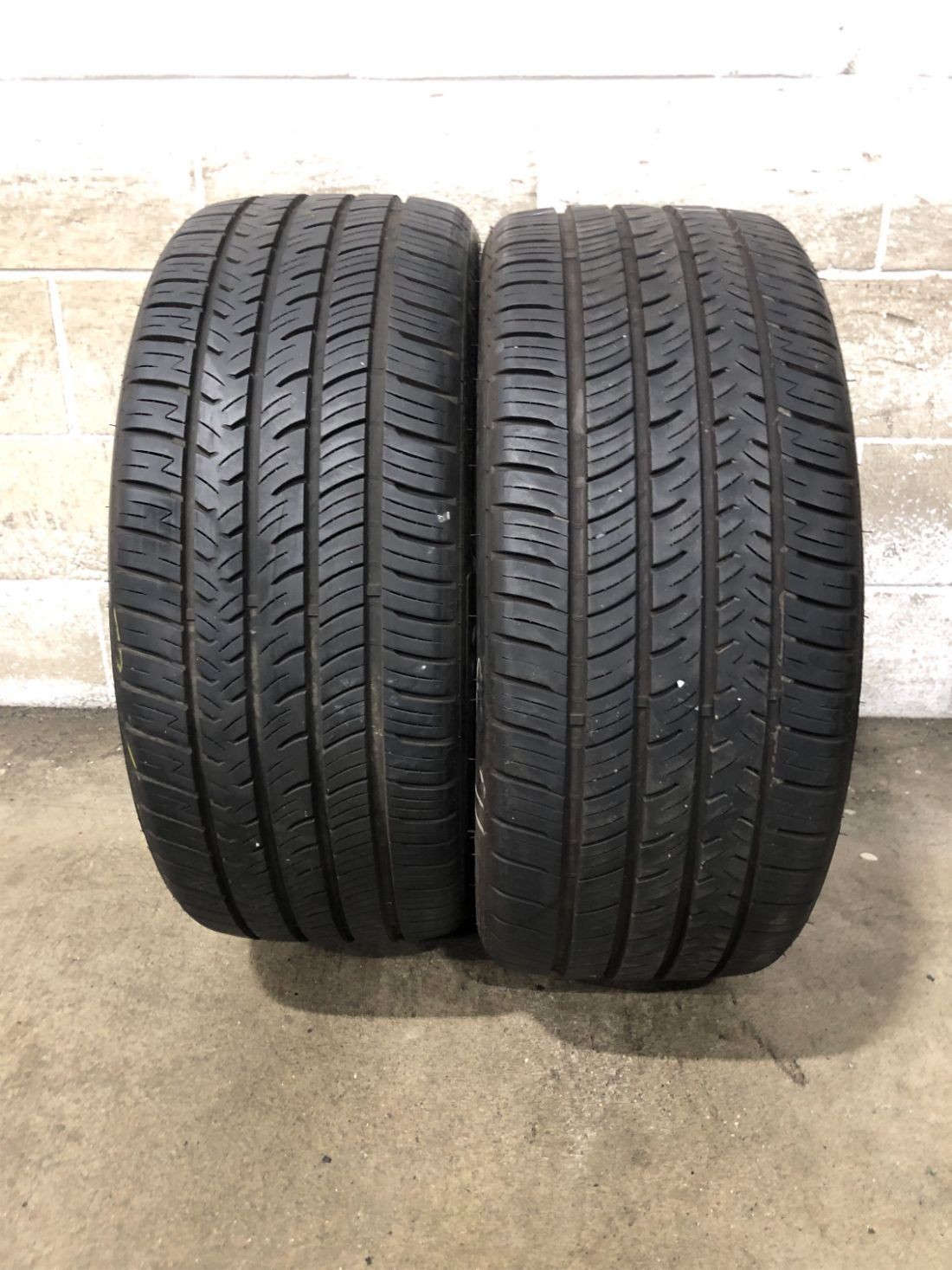 2x P255/40R20 Advanta HPZ-02 A/S 8/32 101 Y Used Tires 2554020