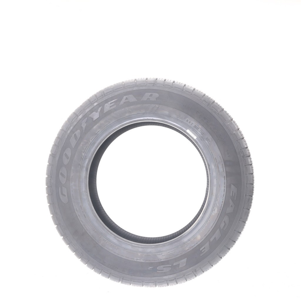 New 205/70R16 Goodyear Eagle LS-2 96T – 11/32