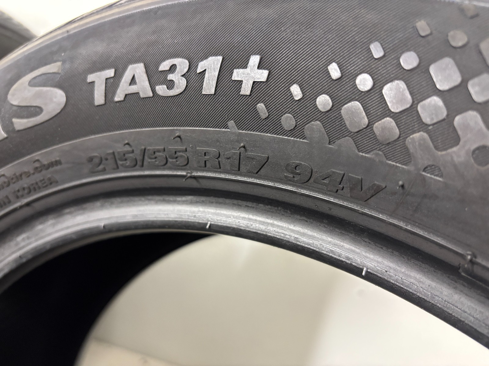NO SHIPPING ONLY LOCAL PICK UP Set 4 Tires 215 55 17 Kumho Solus TA31