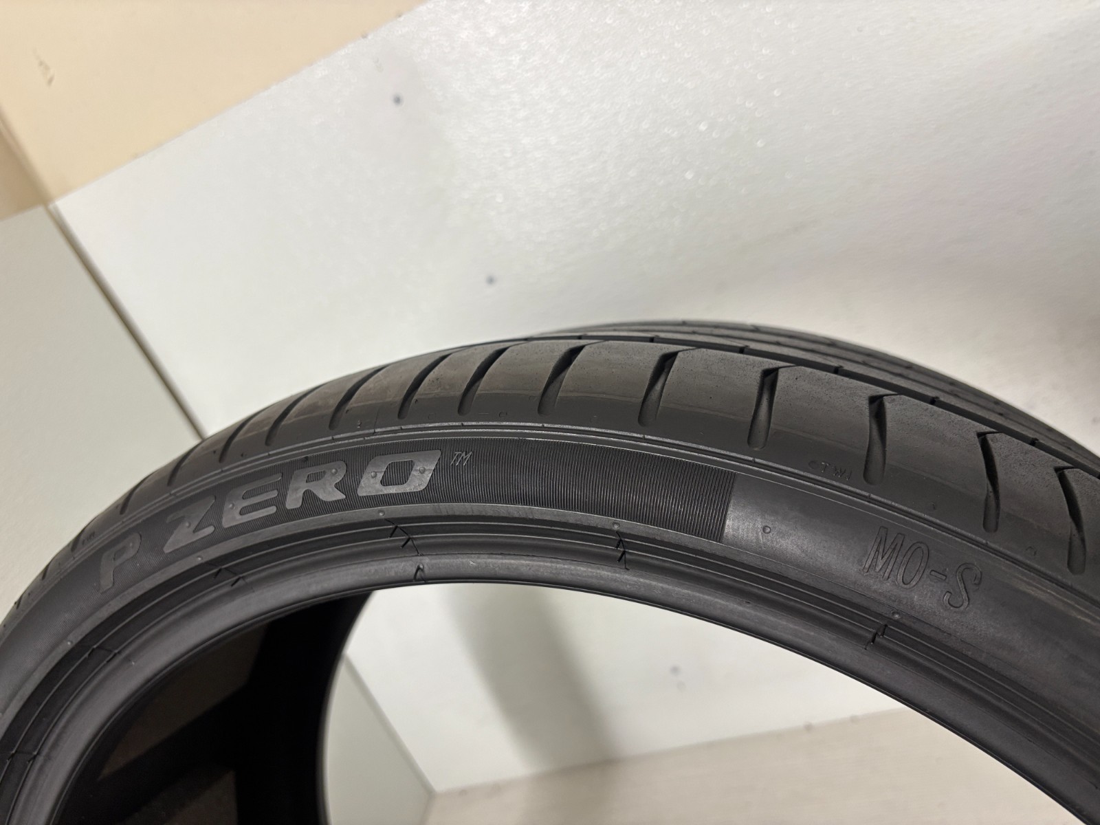 2 Tires 285 30 21 Pirelli P Zero PZ4 MO-S (8.20/32 = 90% Tread Left)