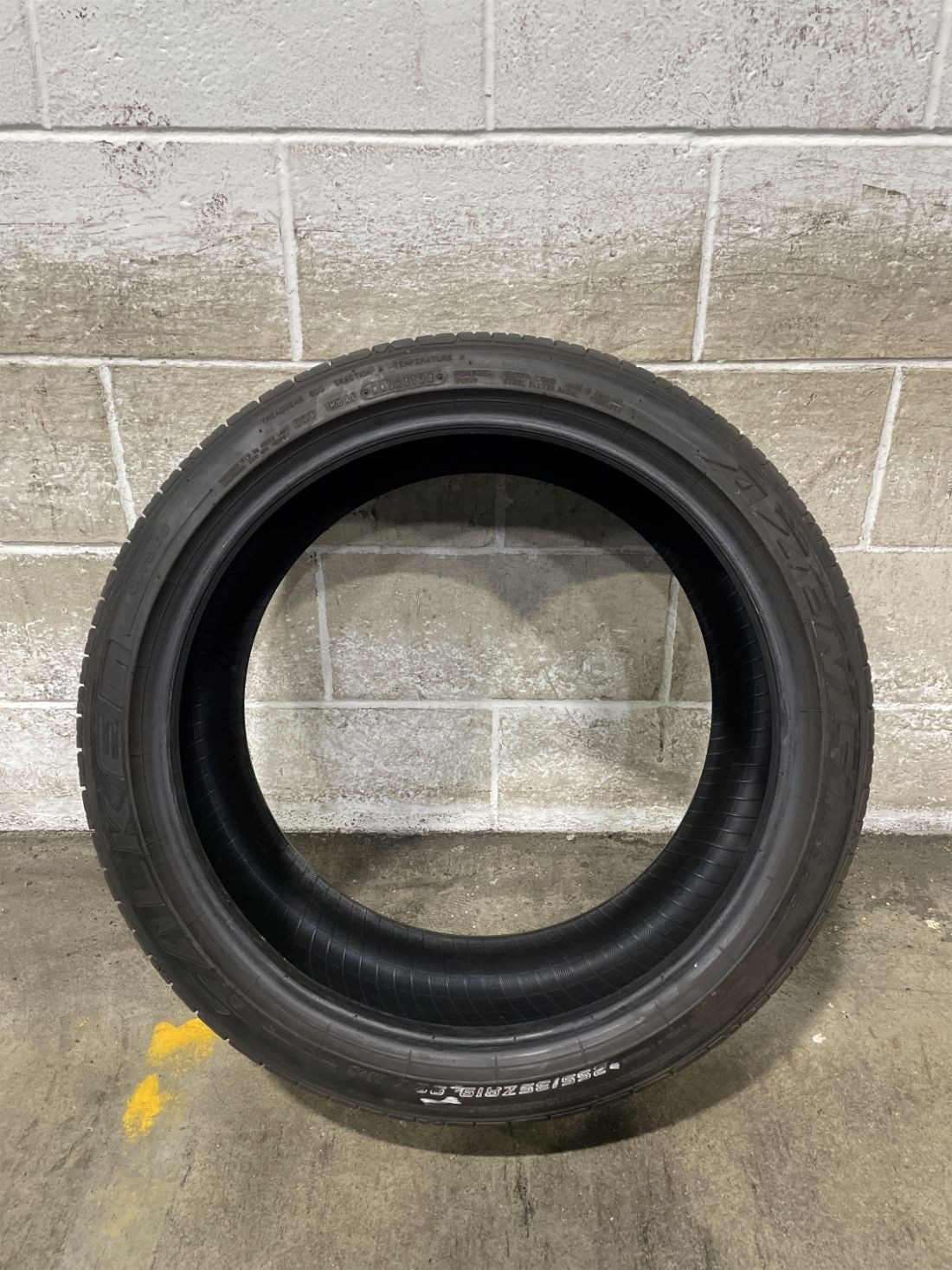 1x P255/35R19 Falken Azenis FK460 A/S 8/32 96 Y Used Tire 2553519